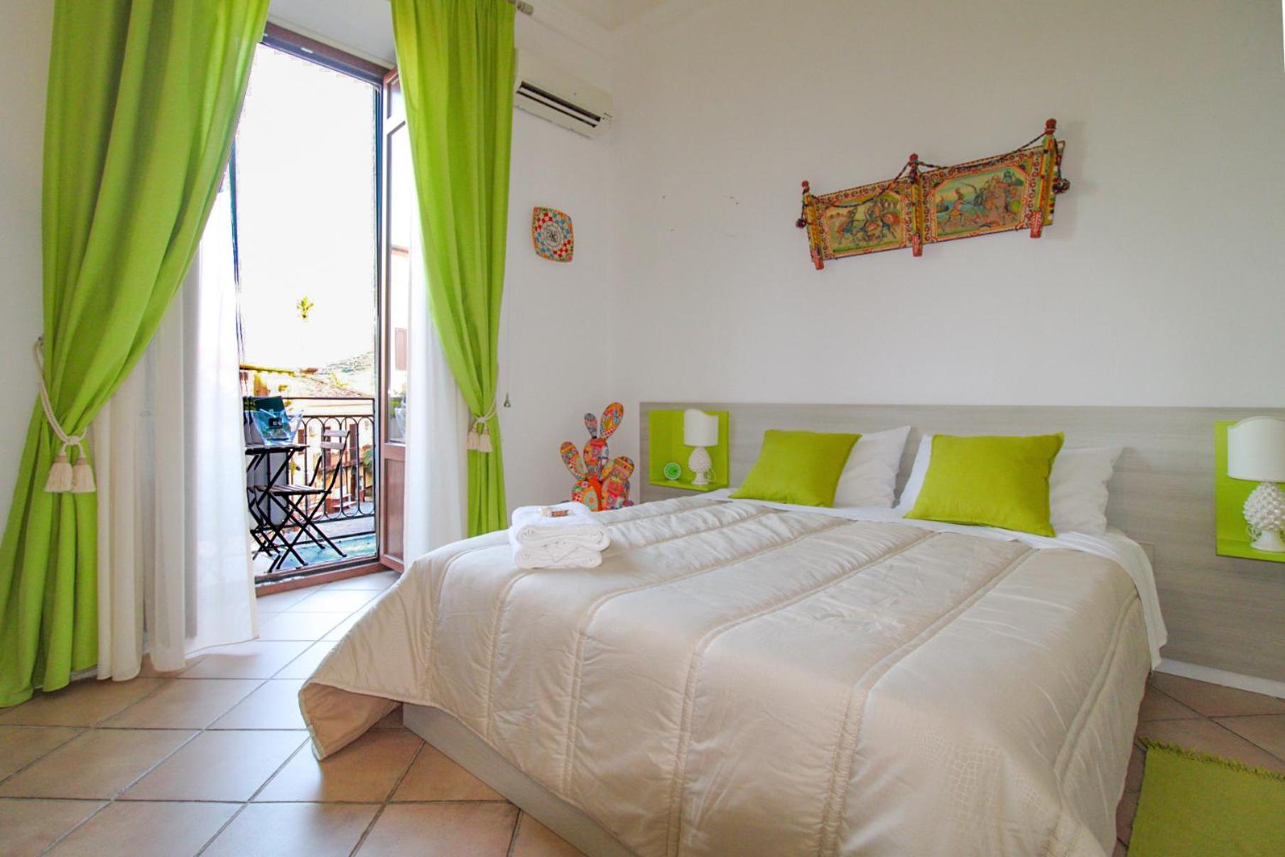 Deluxe Double Room with Balcony and Sea View - Photo 1