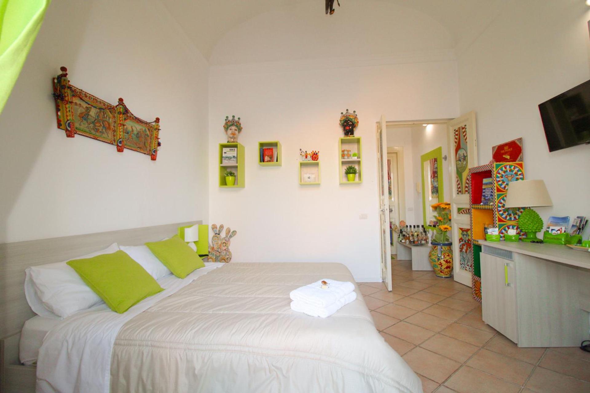 Deluxe Double Room with Balcony and Sea View - Photo 24