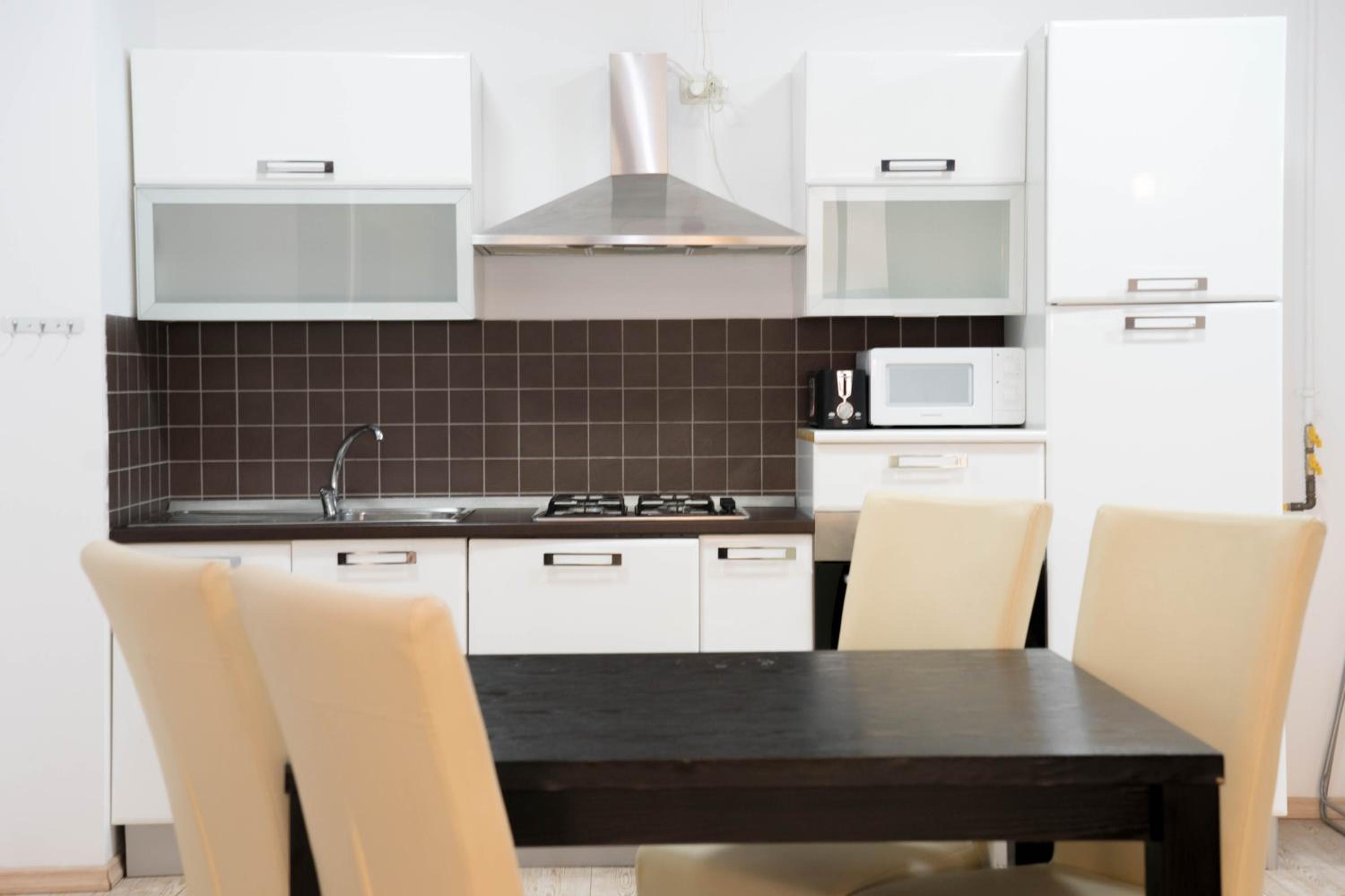 One-Bedroom Apartment - Photo 2