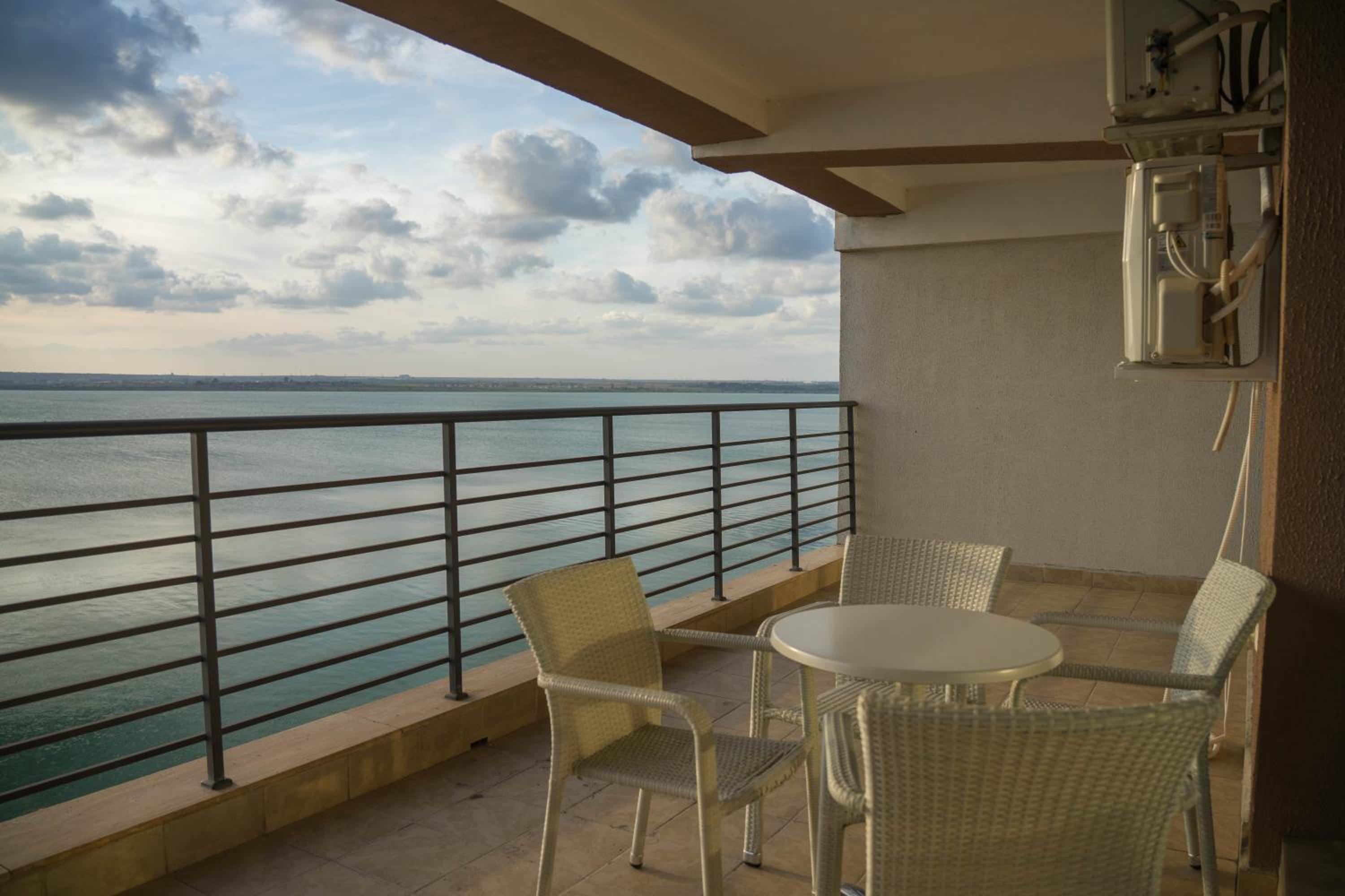 One-Bedroom Apartment - Photo 4