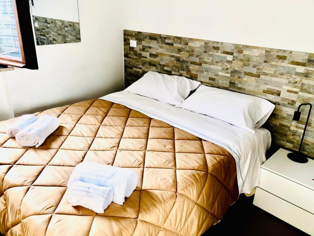 Deluxe Room (2 Adults + 1 Child) - Photo 2