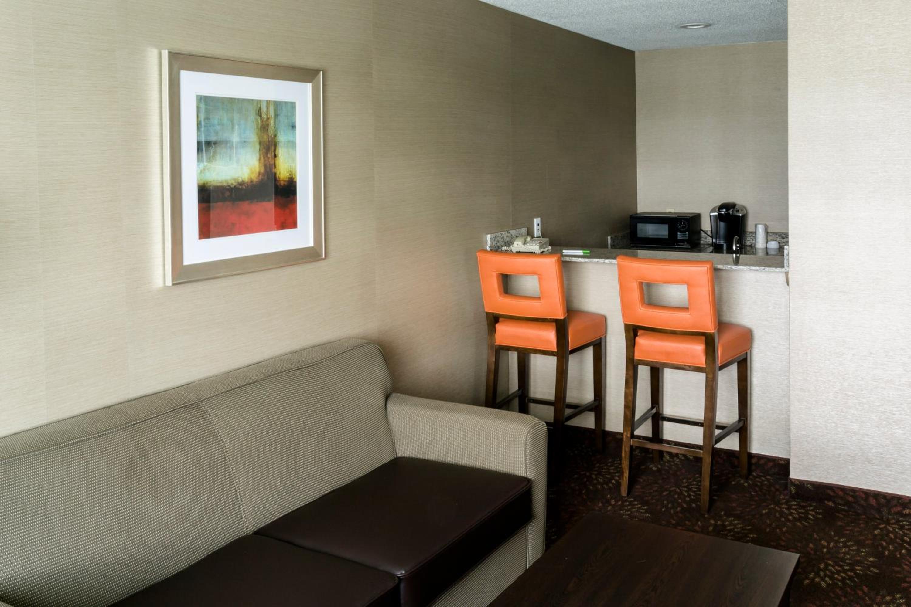 King Suite with Sofa Bed - Non-Smoking photo 1