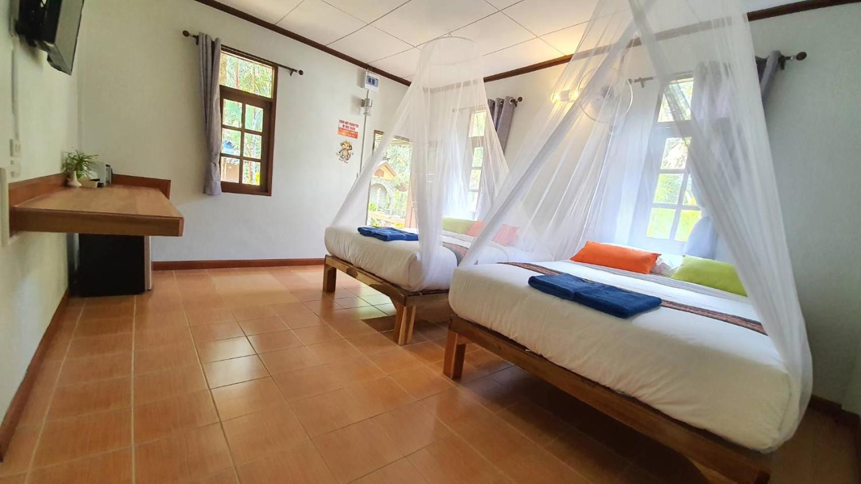 Bungalow (4 Adults) with Air Conditioning photo 3