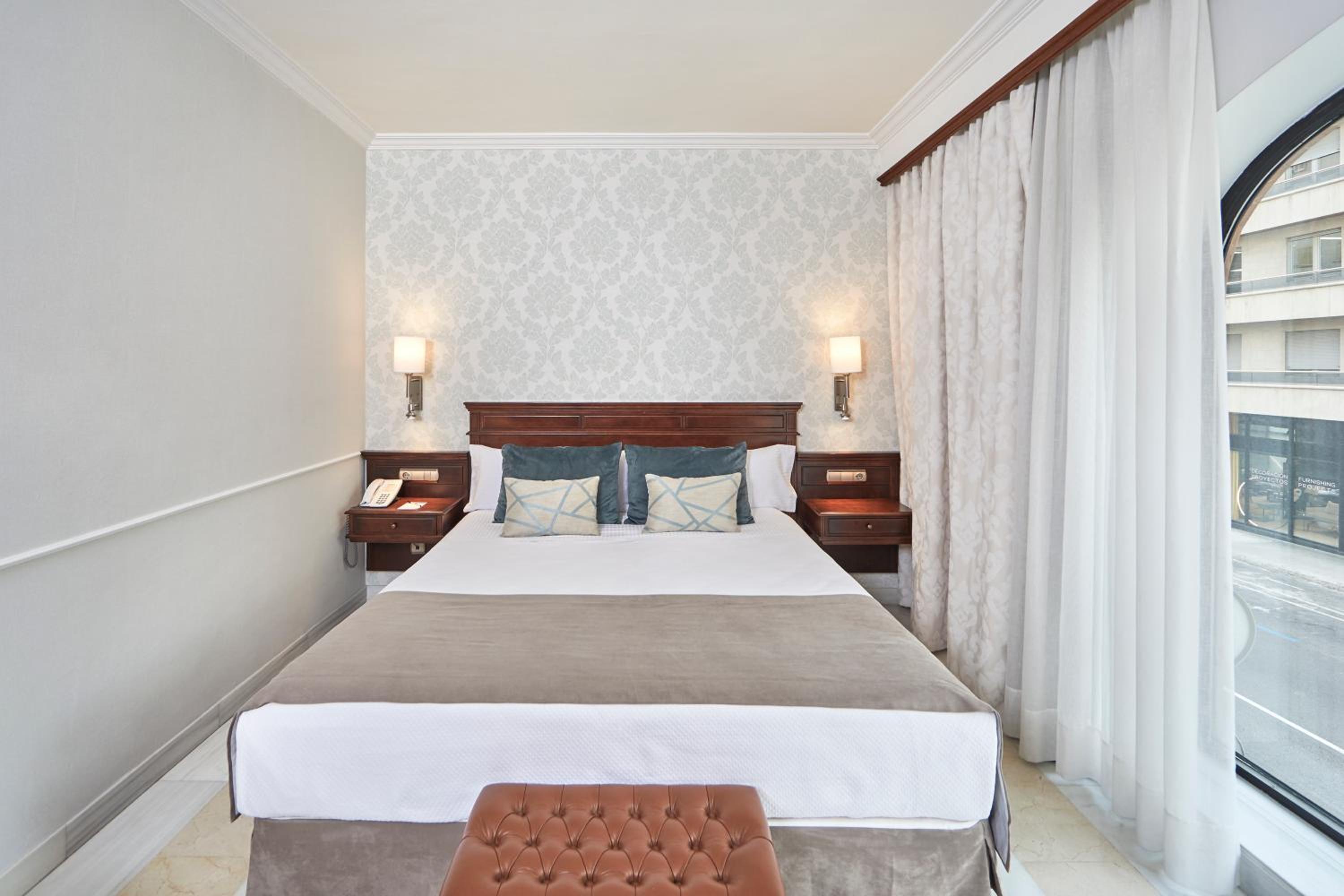 Double or Twin Room (1 Adult)