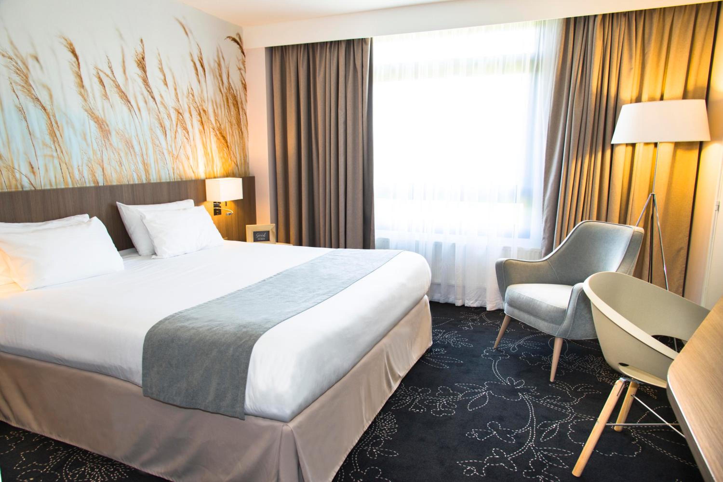 Standard King Room with Garden View photo 3