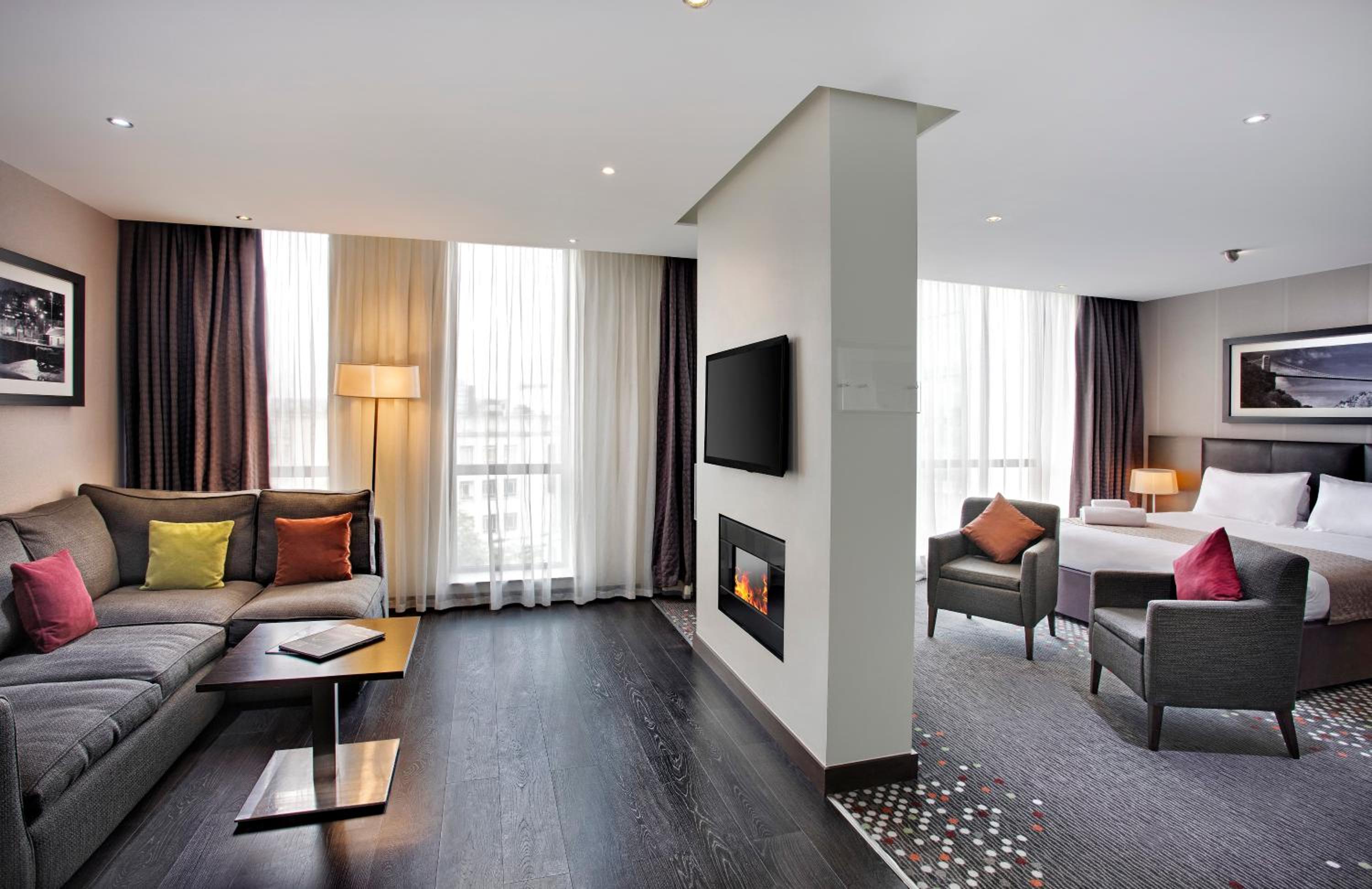 One-Bedroom Suite with Sofa Bed - Photo 3