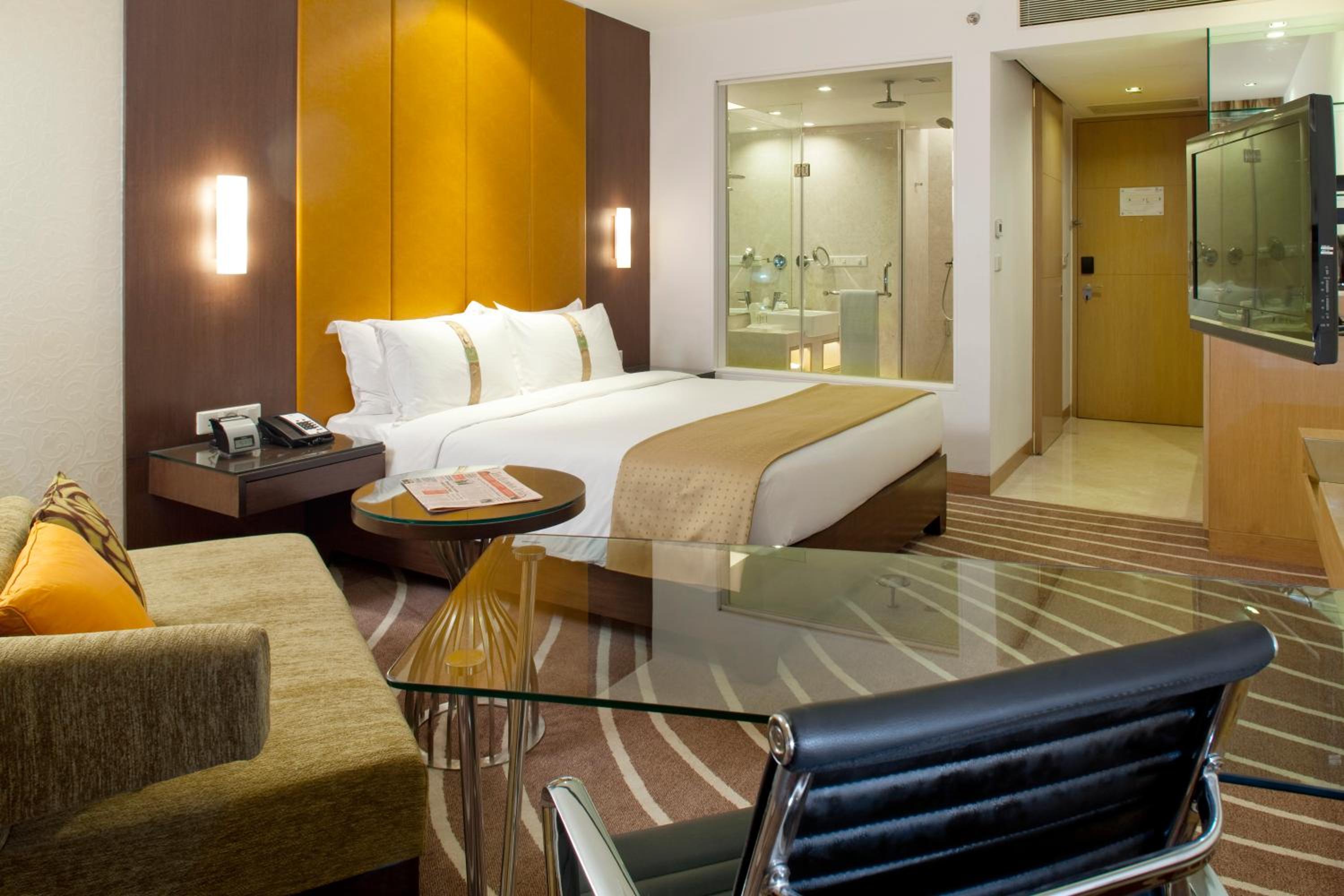 Premium King Room - Photo 7