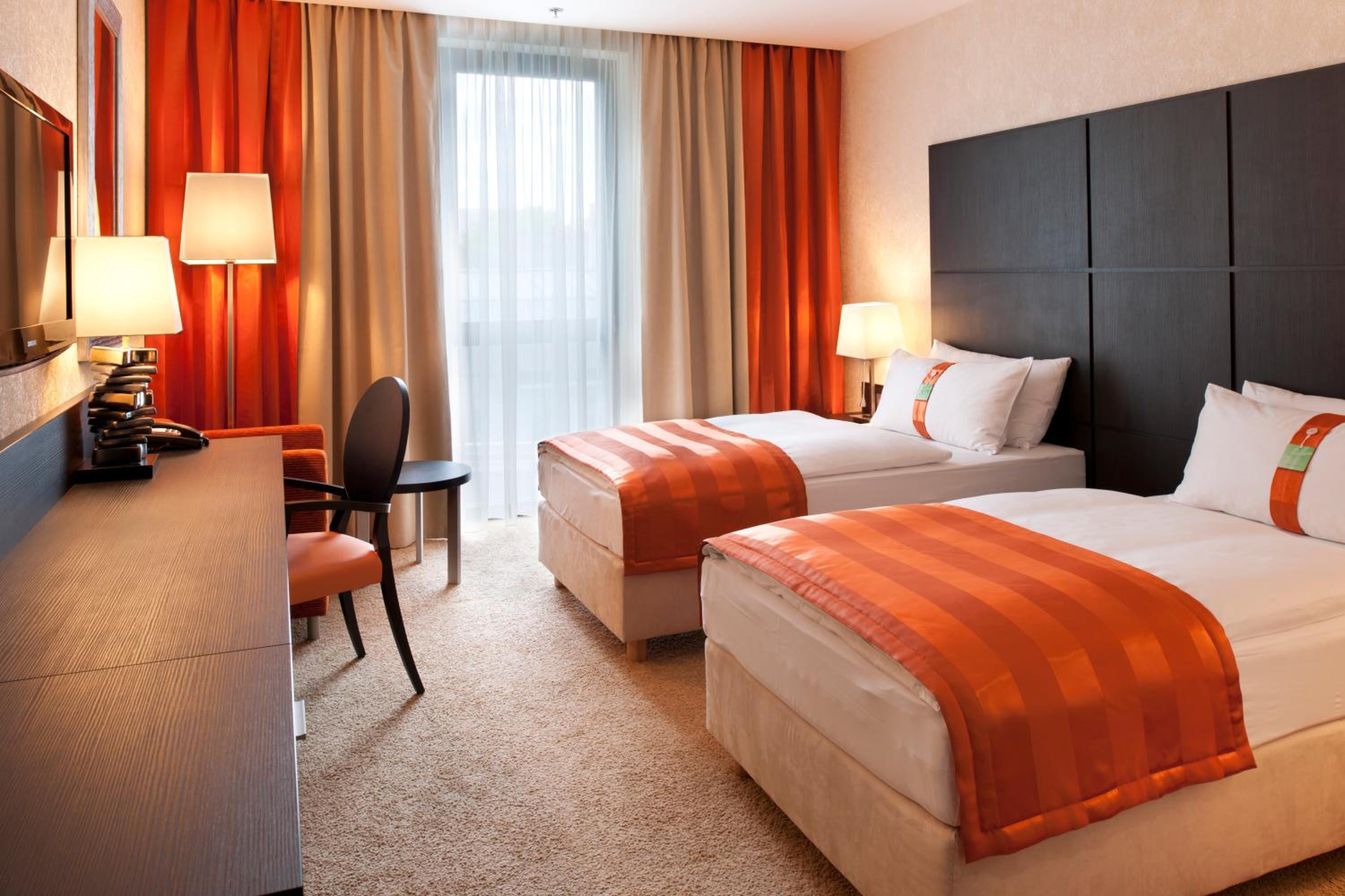Standard Twin Room - Photo 3