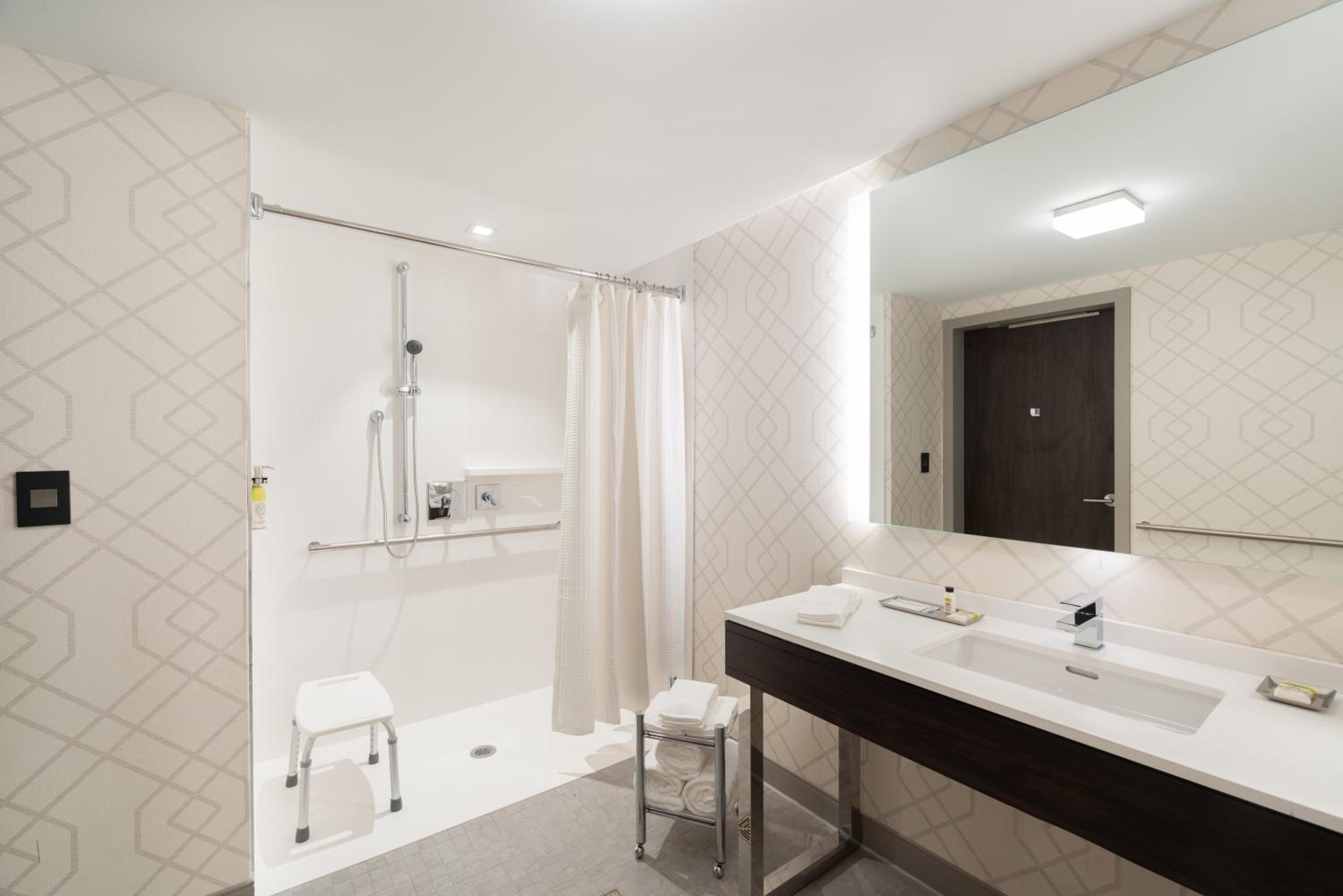 Queen Room with Two Queen Beds and Roll-In Shower - Mobility Access photo 2