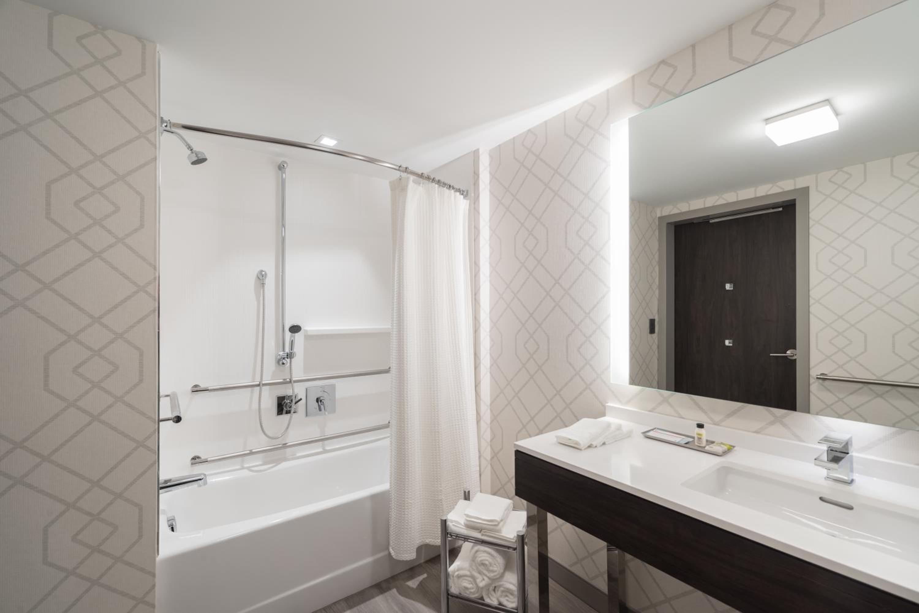 King Room - Mobility Access/Hearing Accessible photo 2