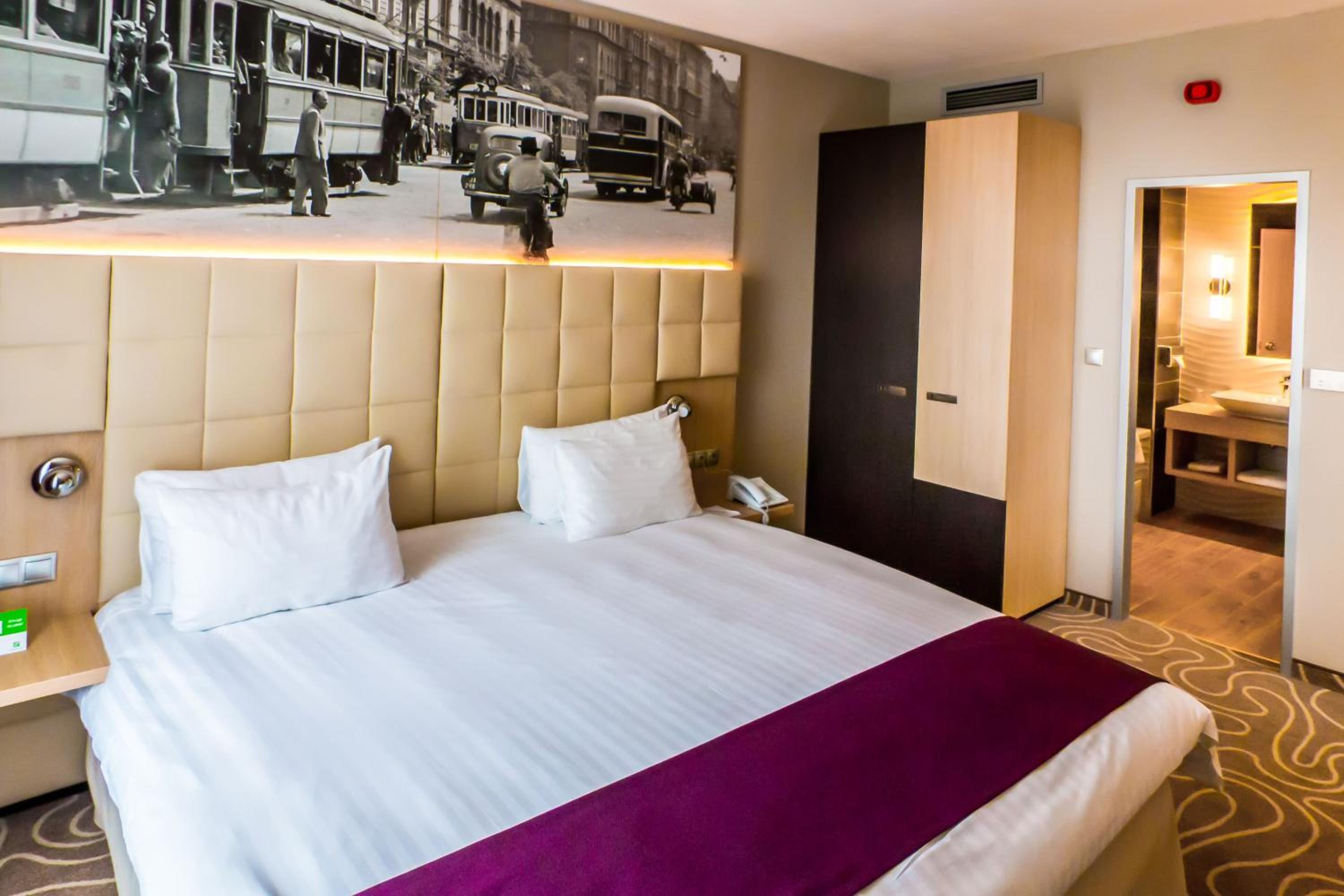 King Suite with Sofa Bed - Photo 7