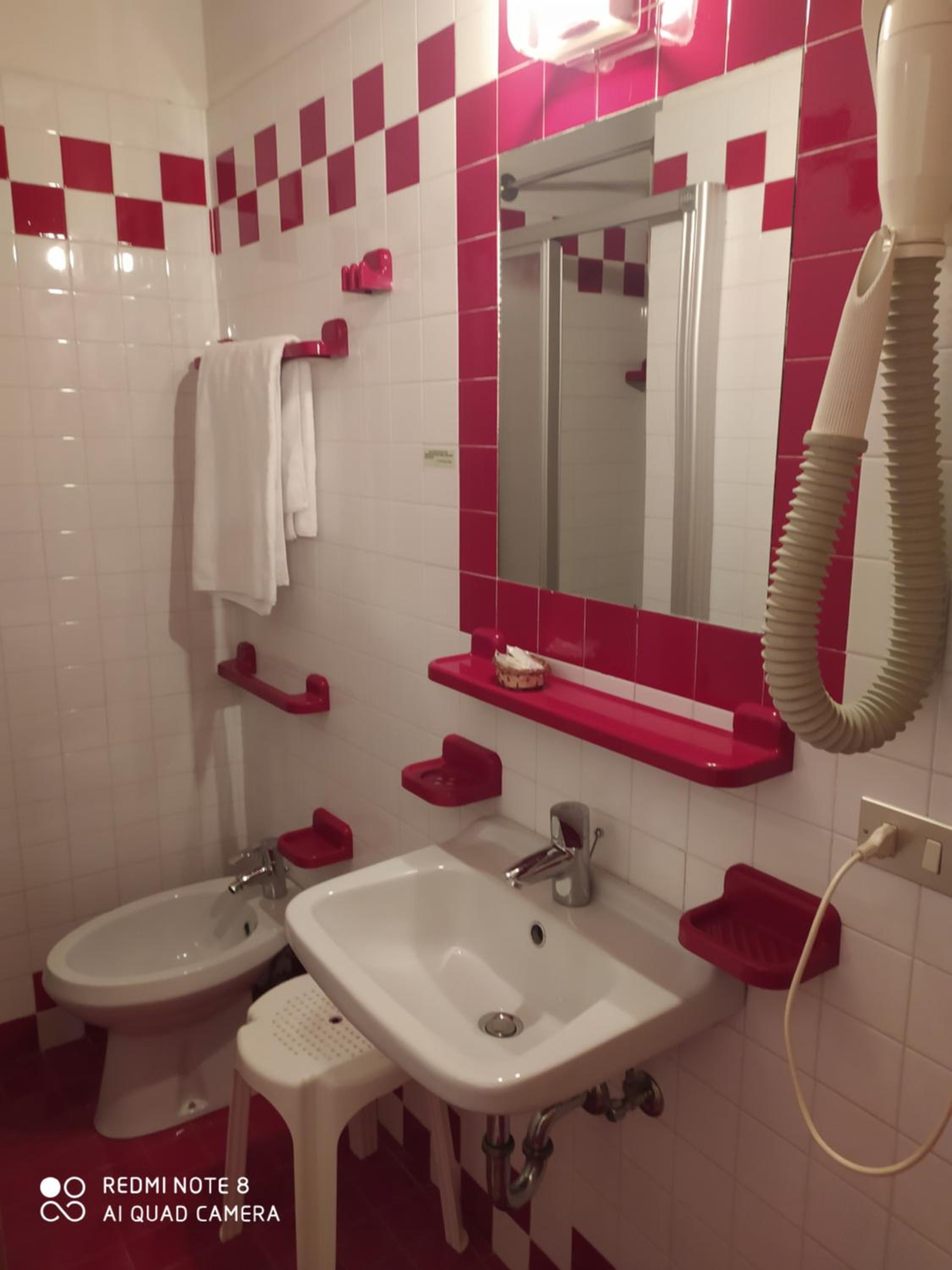 Double Room - Photo 5