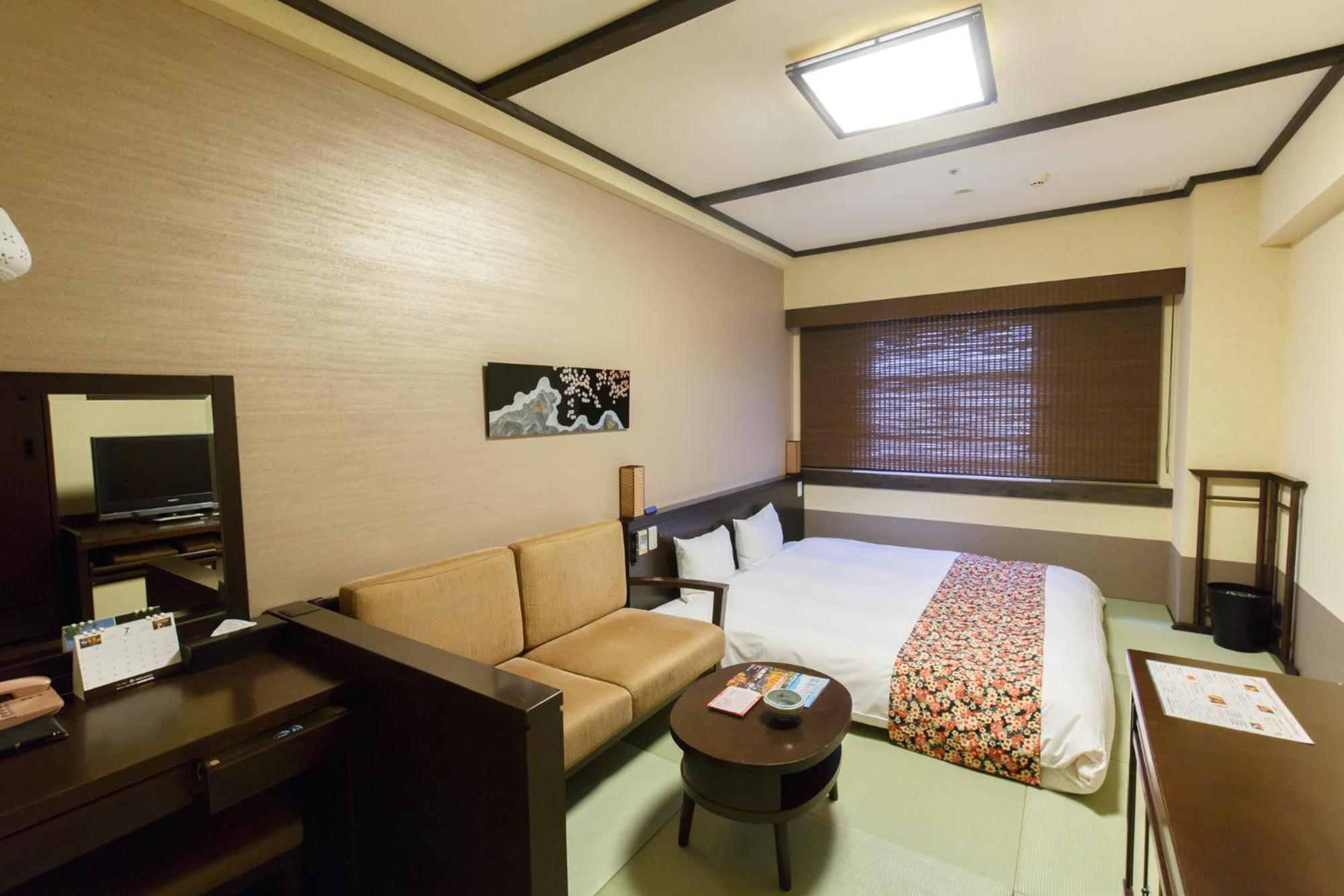 Deluxe Double Room - 2 Nights Minimum - No Daily Room Cleaning - Photo 1