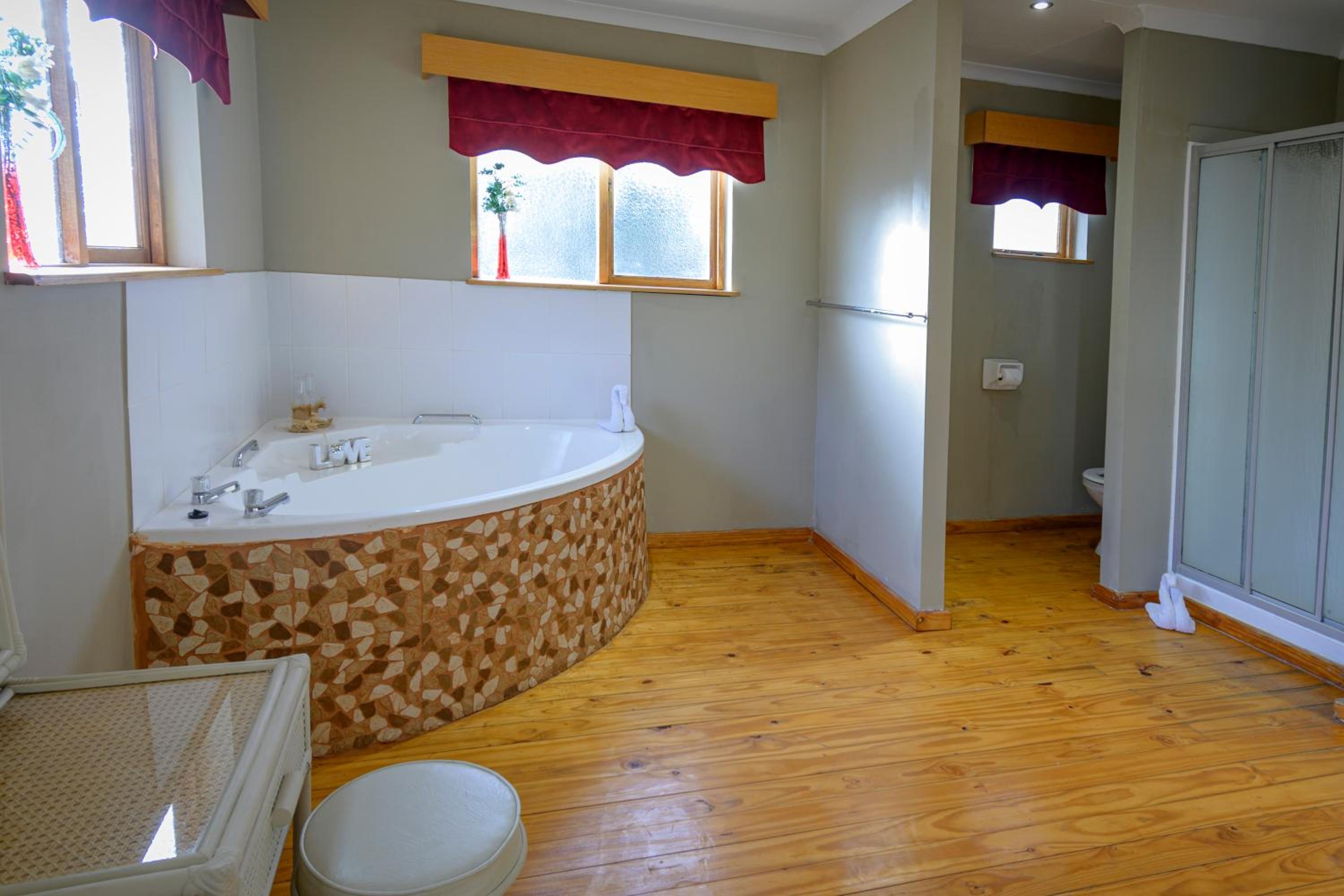Honeymoon Cabin photo 2