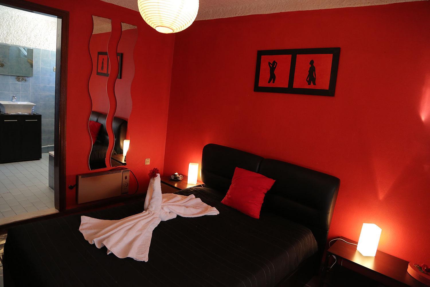 Double Room - Photo 7