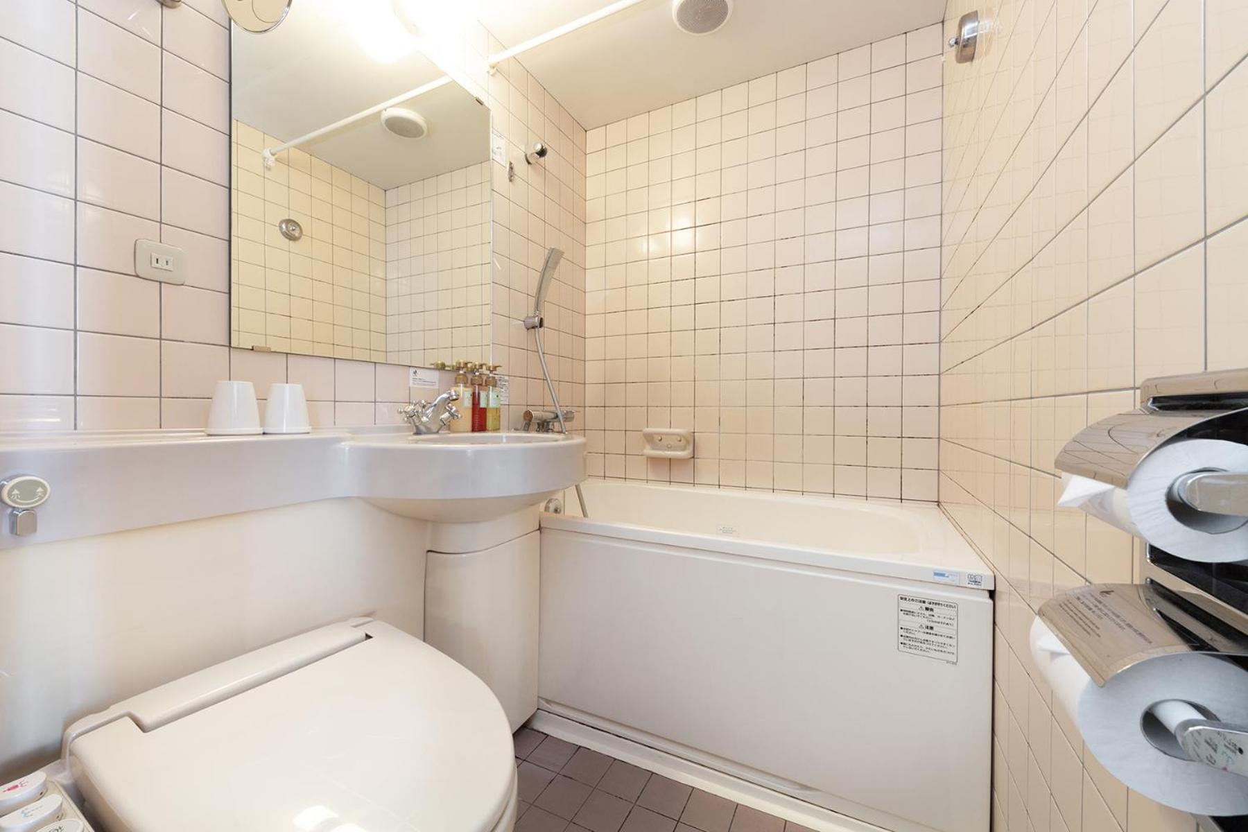 Double Room - Non-Smoking  - Photo 8