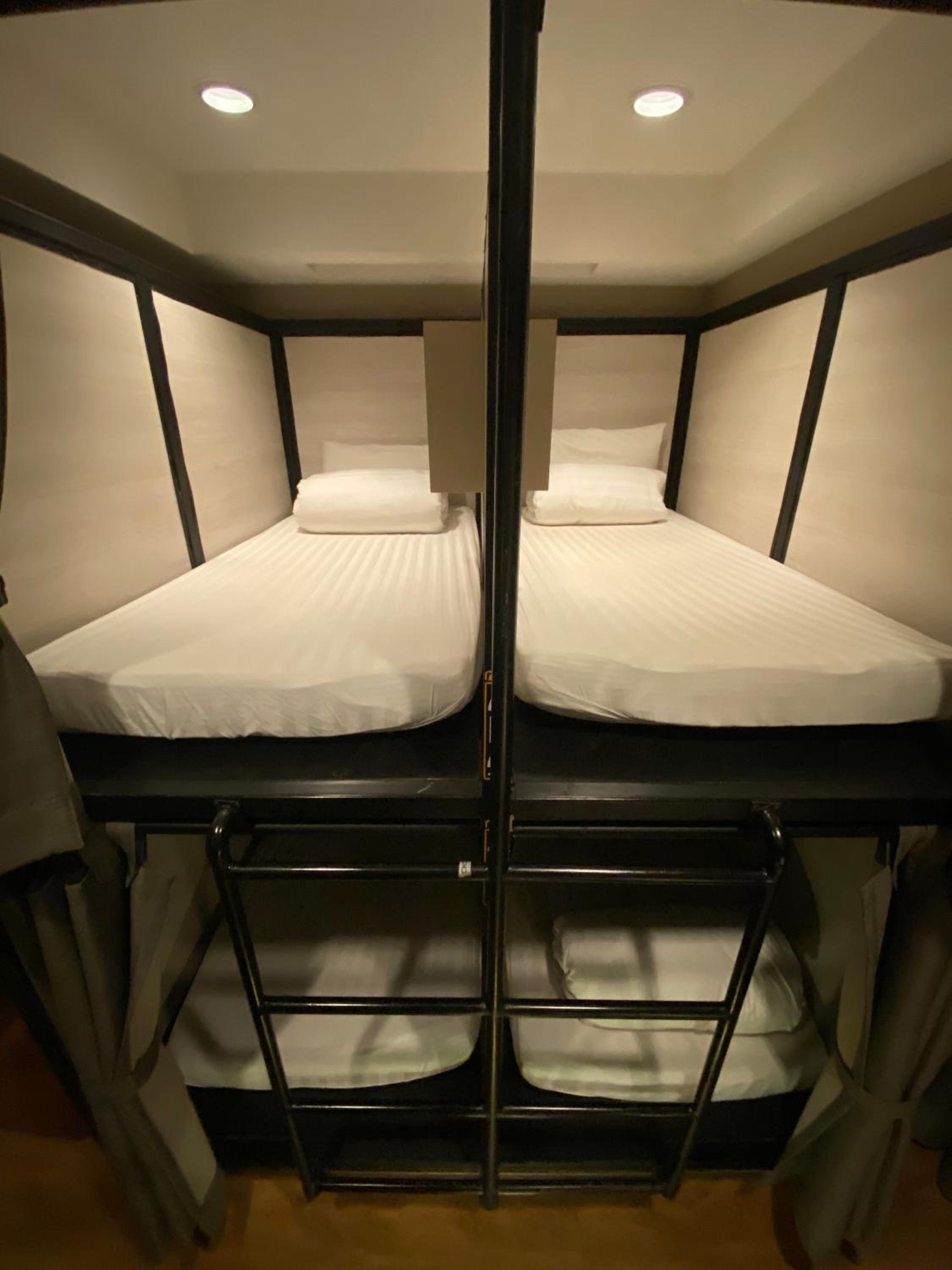 6-Bed Mixed Dormitory Room photo 3