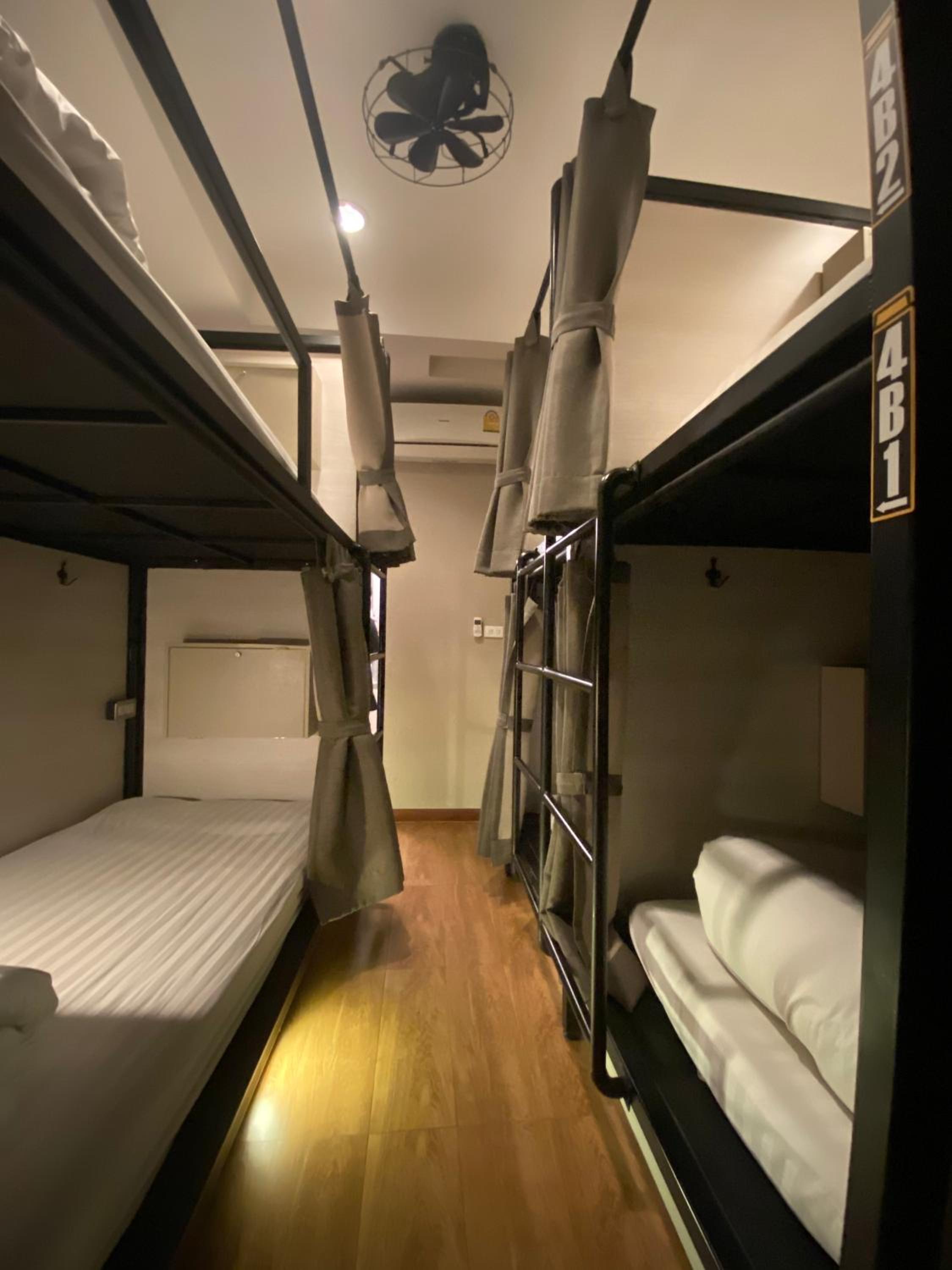 6-Bed Mixed Dormitory Room photo 1