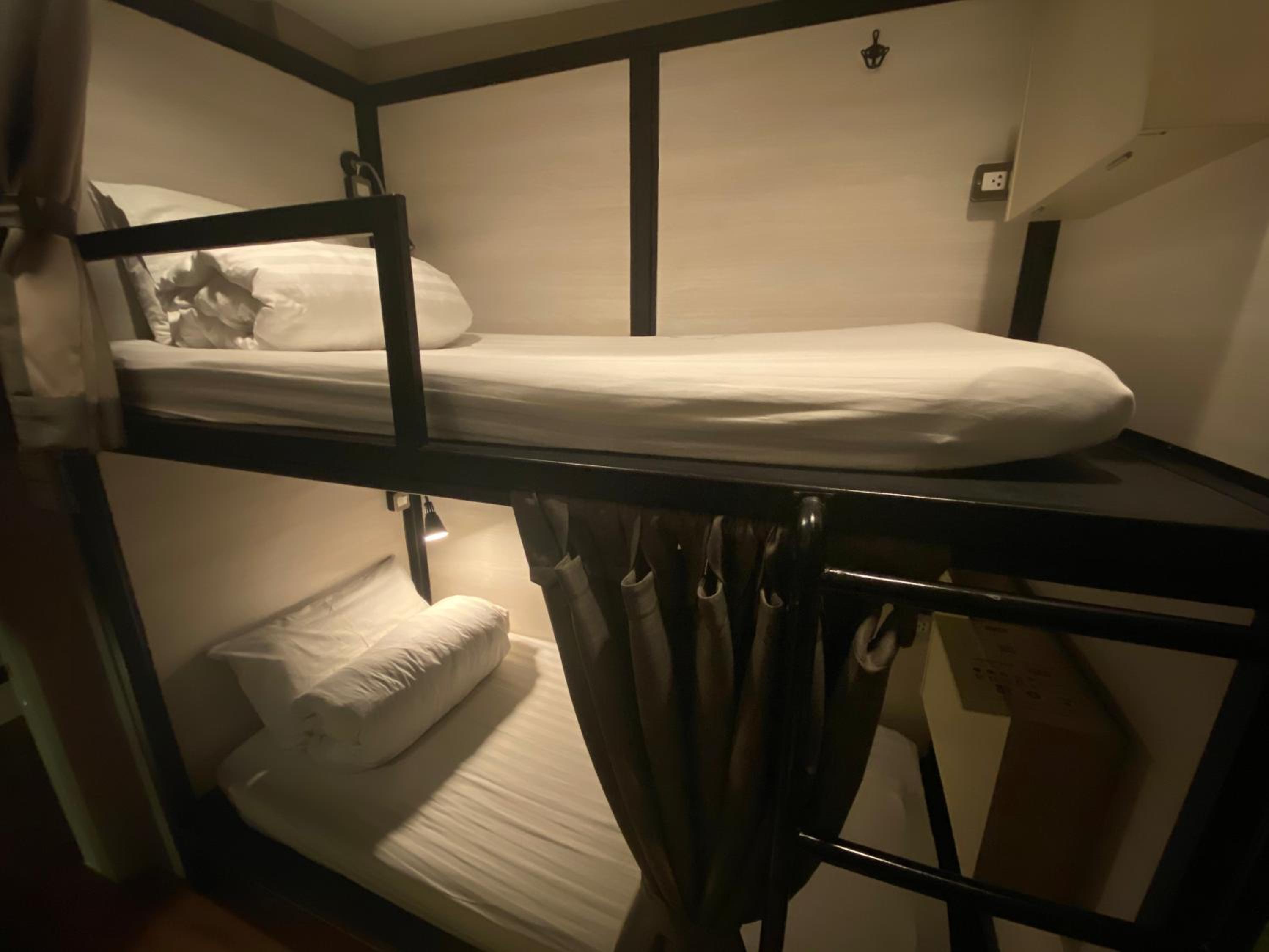 6-Bed Mixed Dormitory Room photo 2