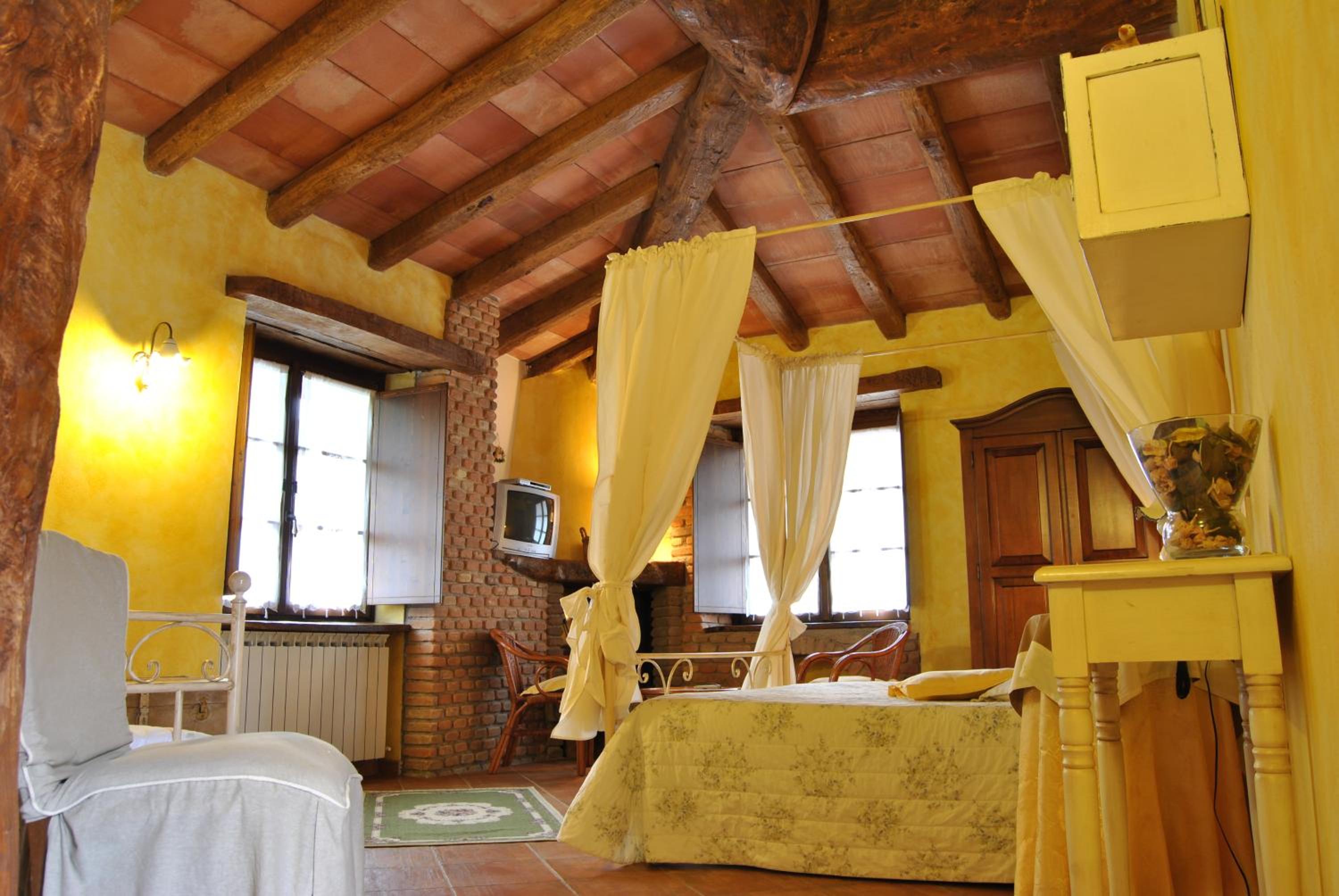 Deluxe Double Room - Photo 11