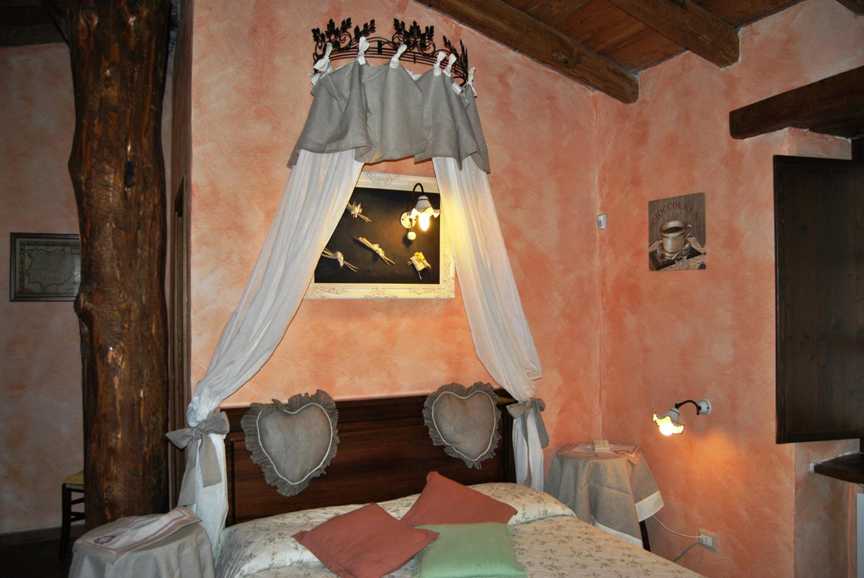 Deluxe Double Room - Photo 9
