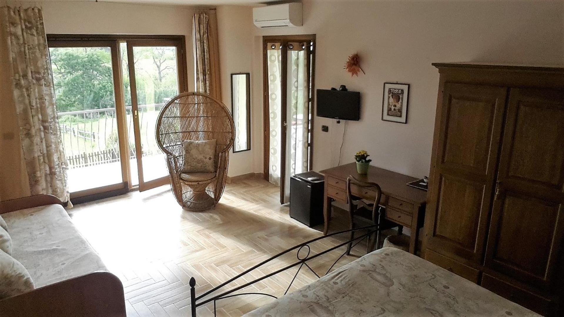 Large Double Room photo 3