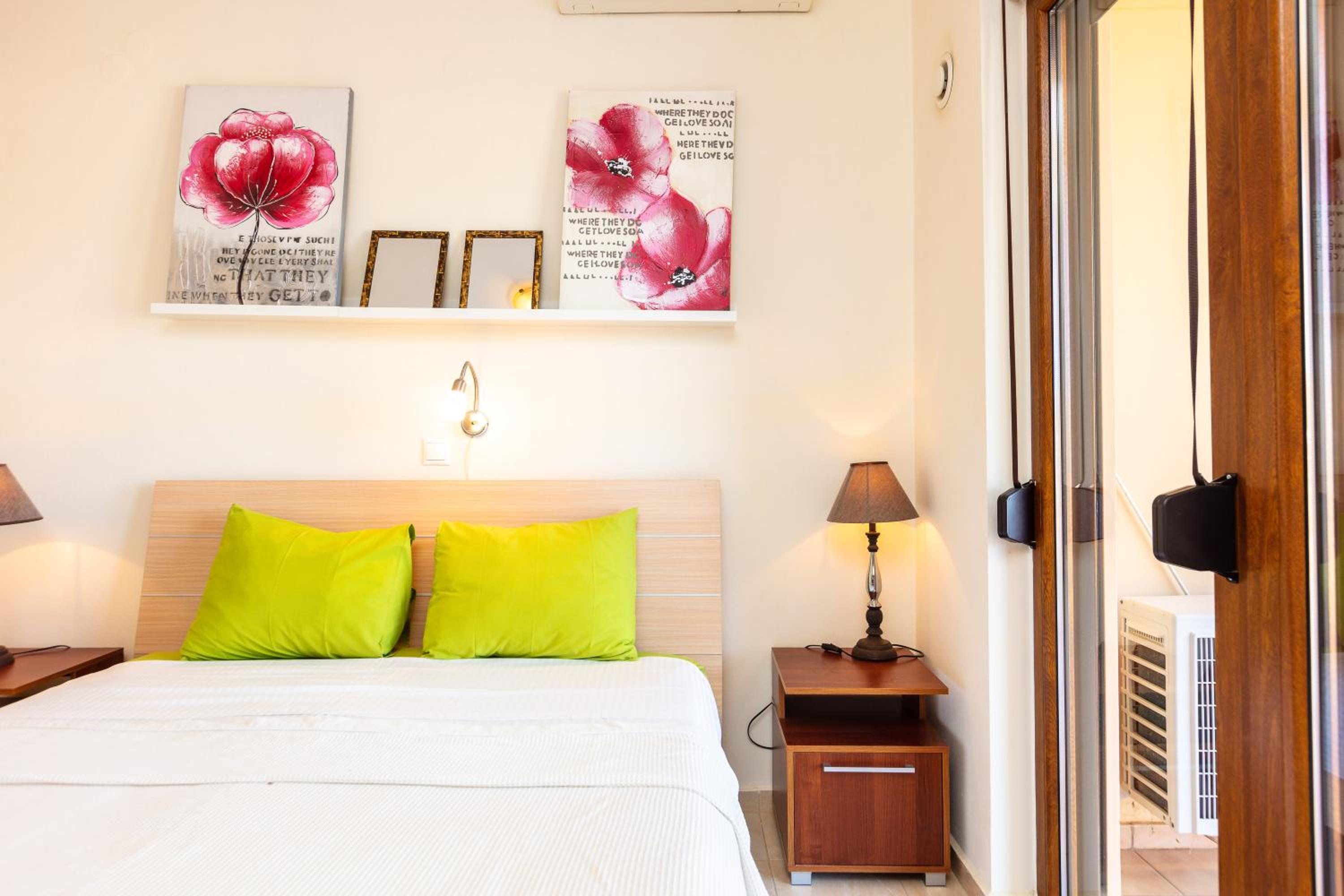 Two-Bedroom House - Karoti 5a photo 3