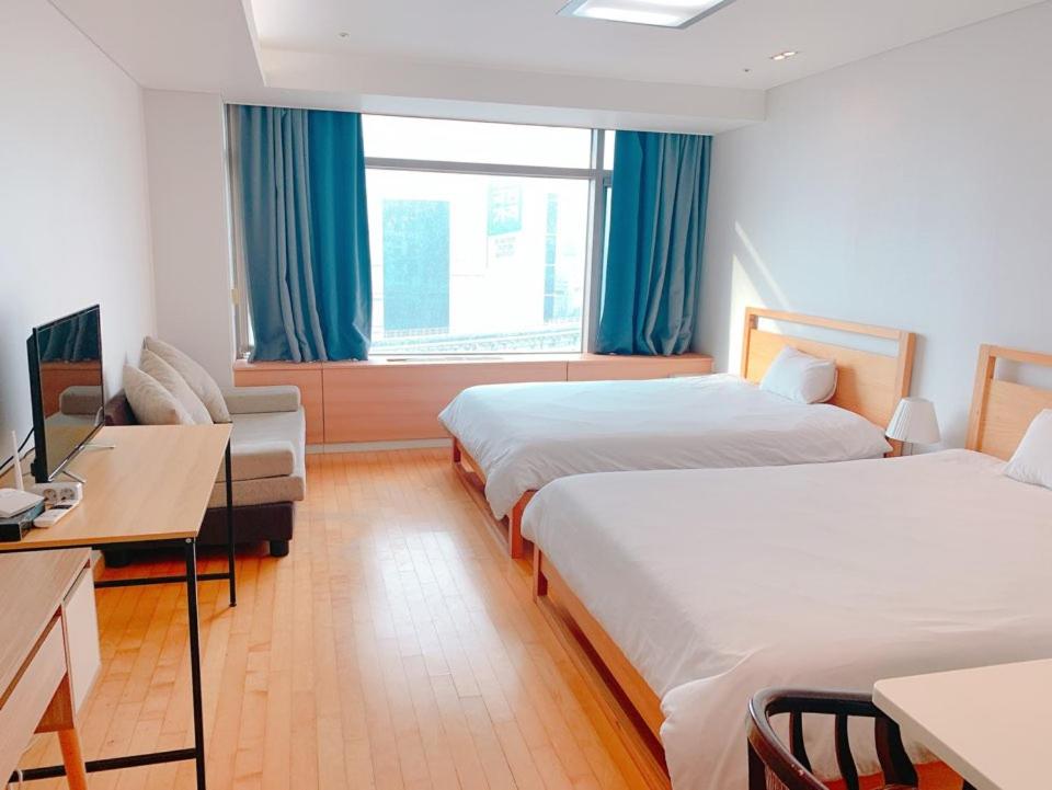 Twin Room - Photo 12