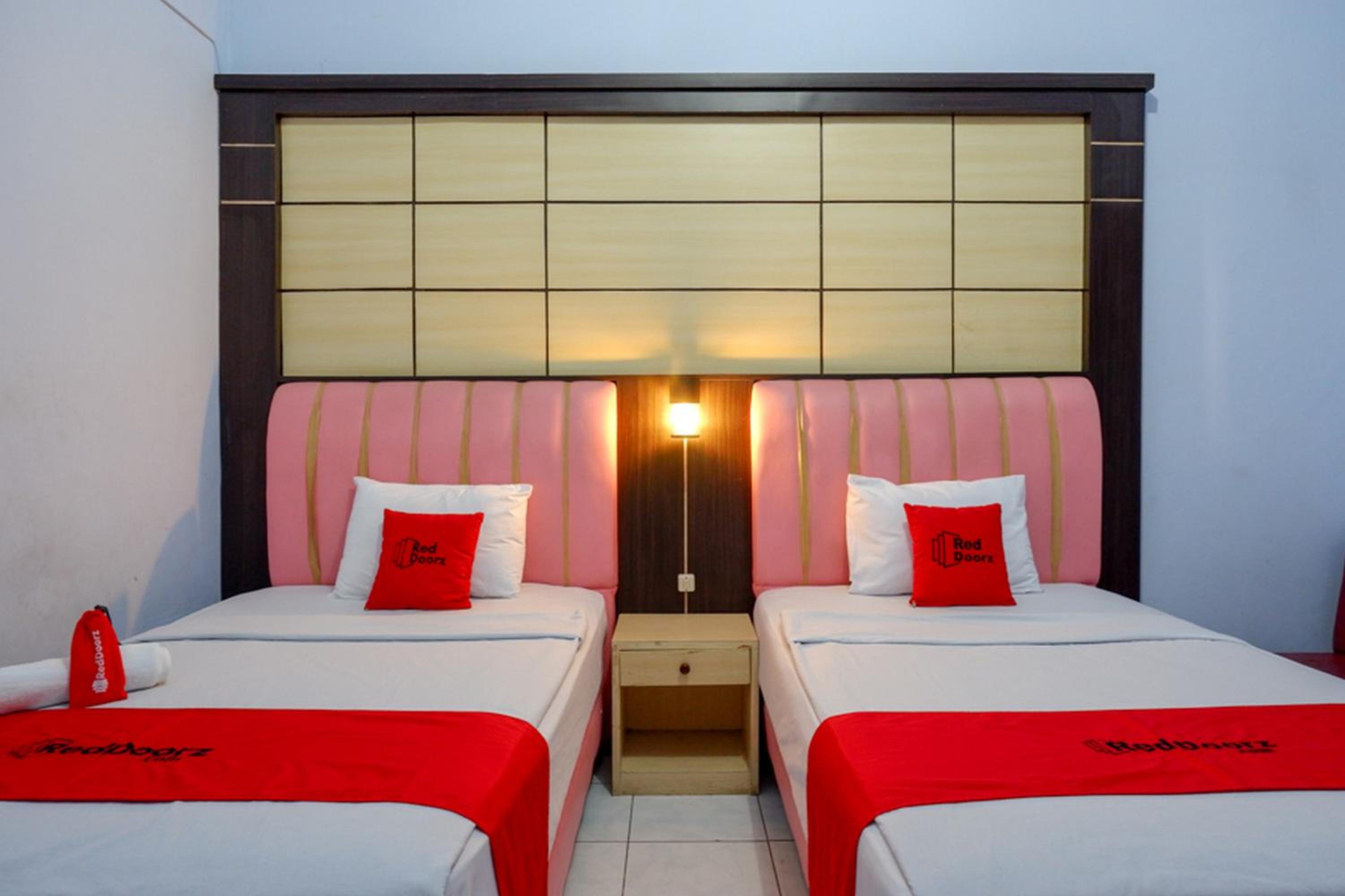 Standard Twin Room - Photo 9