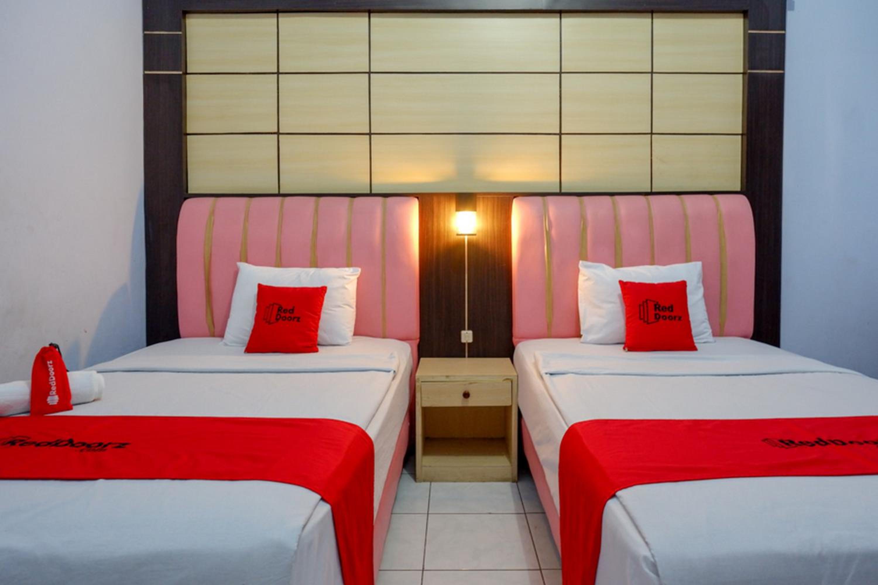 Standard Twin Room - Photo 6