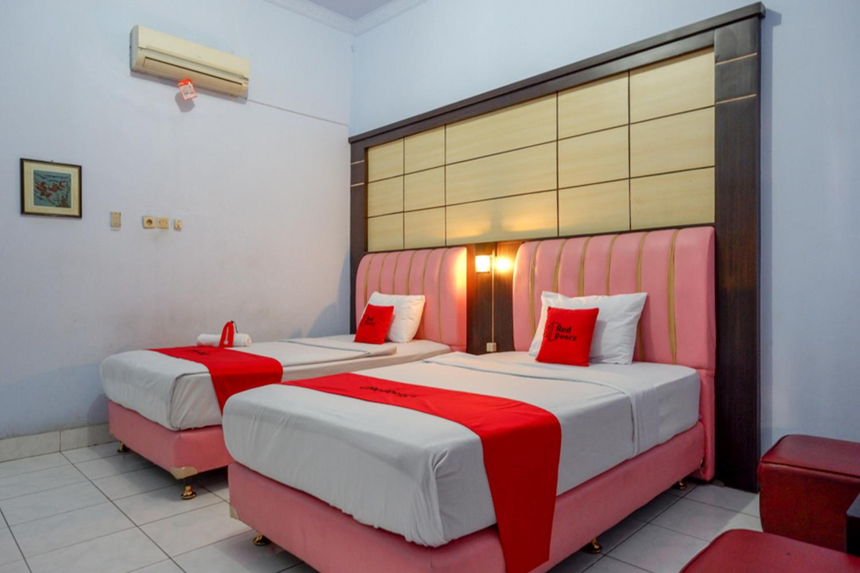 Standard Twin Room - Photo 5