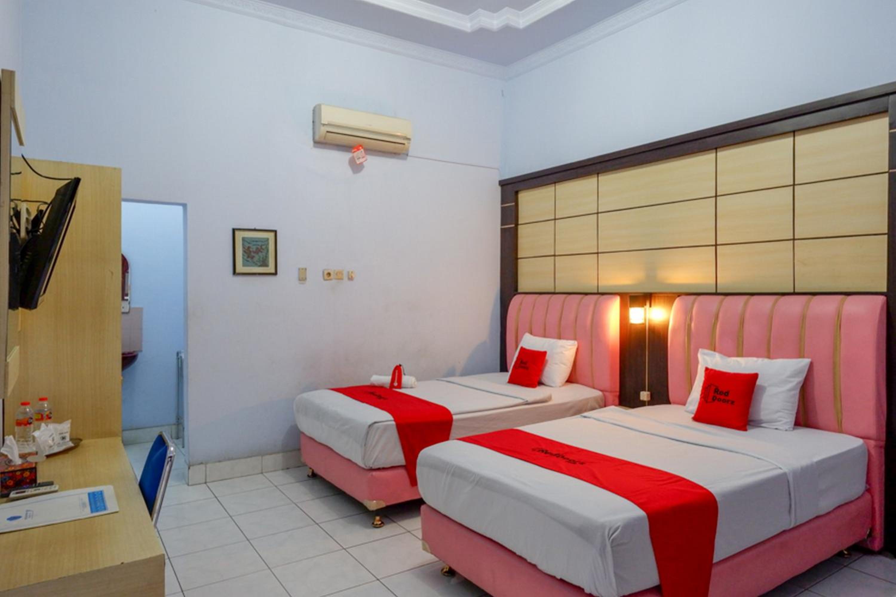 Standard Twin Room - Photo 1