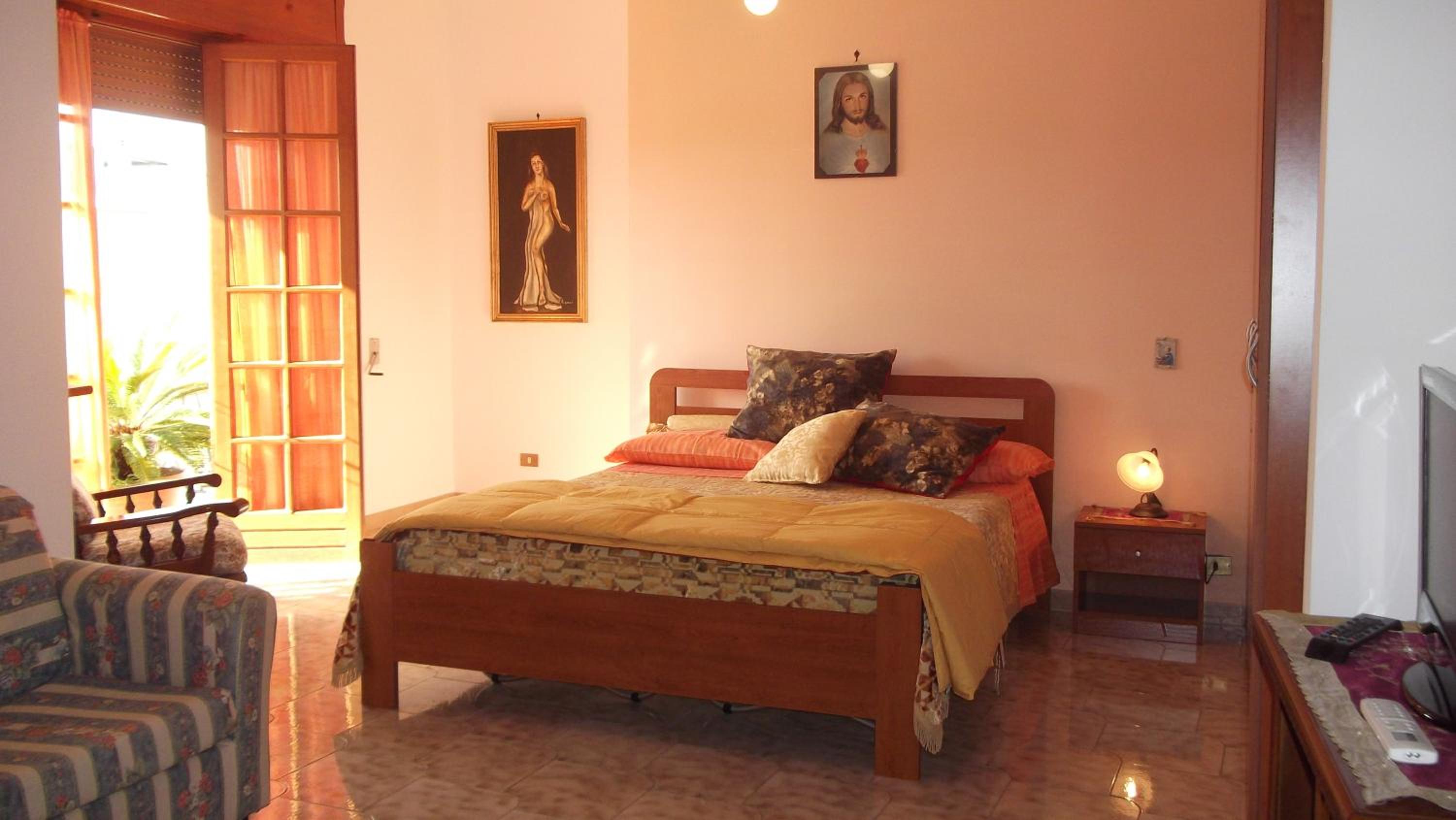 Triple Room with Private Bathroom - Photo 1