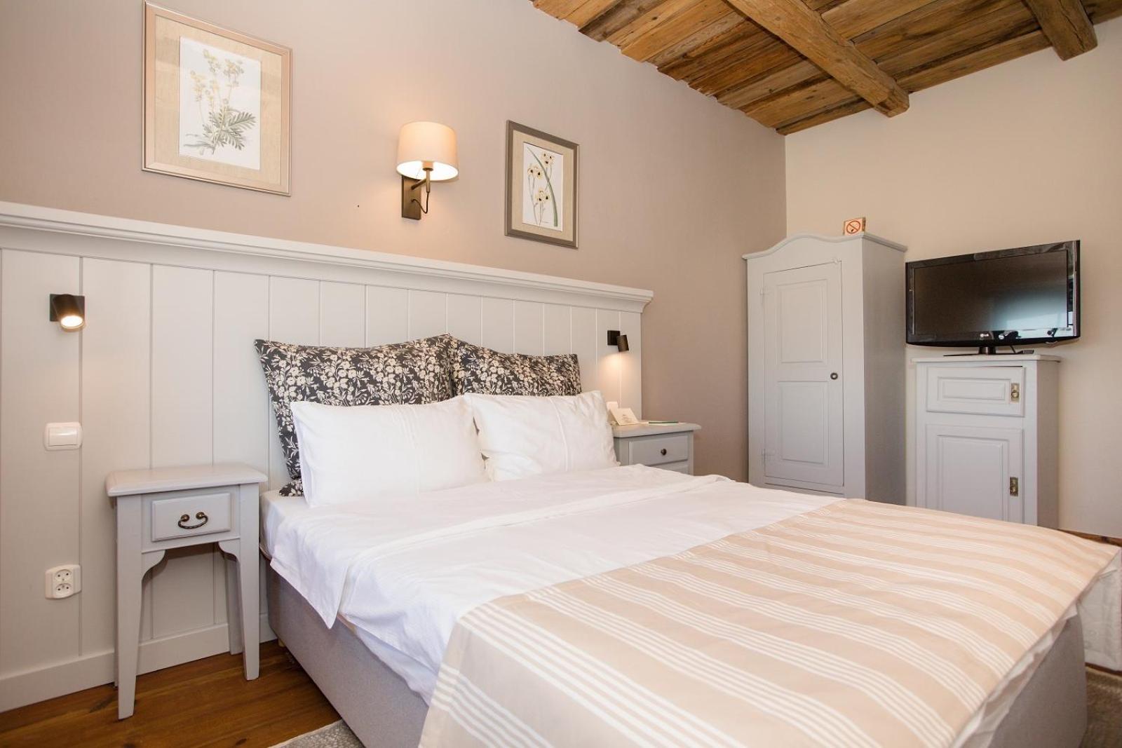 Standard Double Room - Photo 7