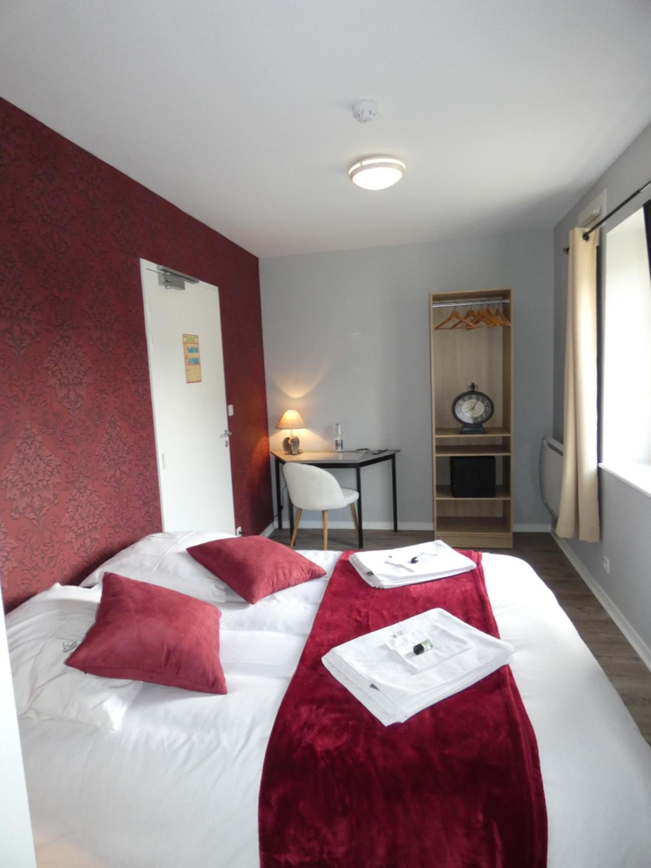 Deluxe Room - Photo 5