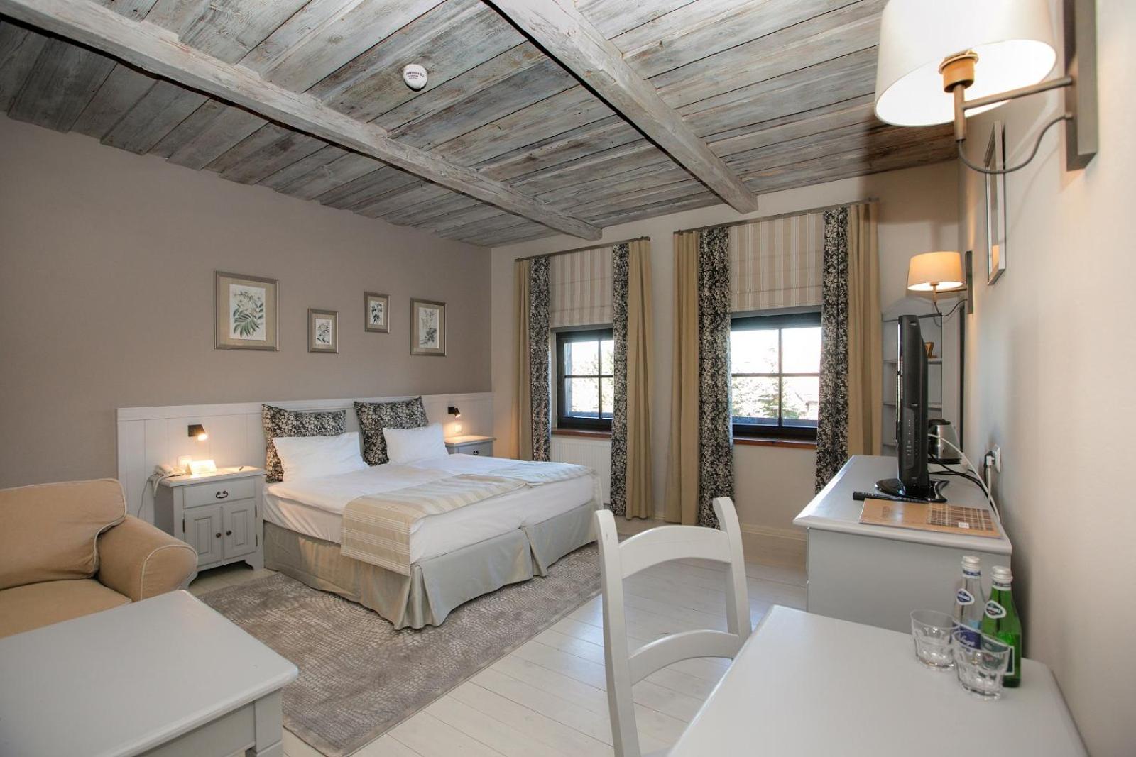 Family Room - Photo 2