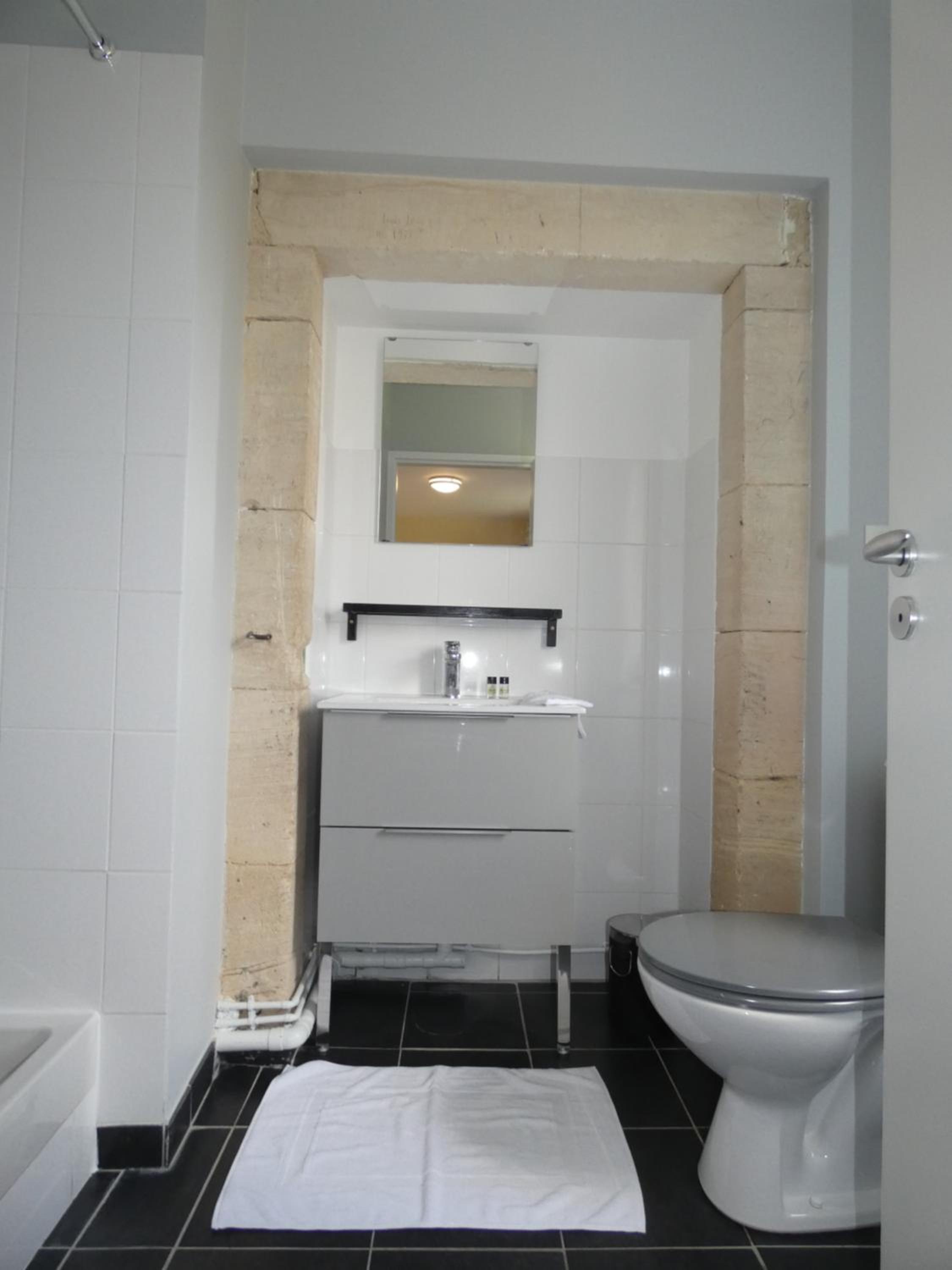 Deluxe Room - Photo 11