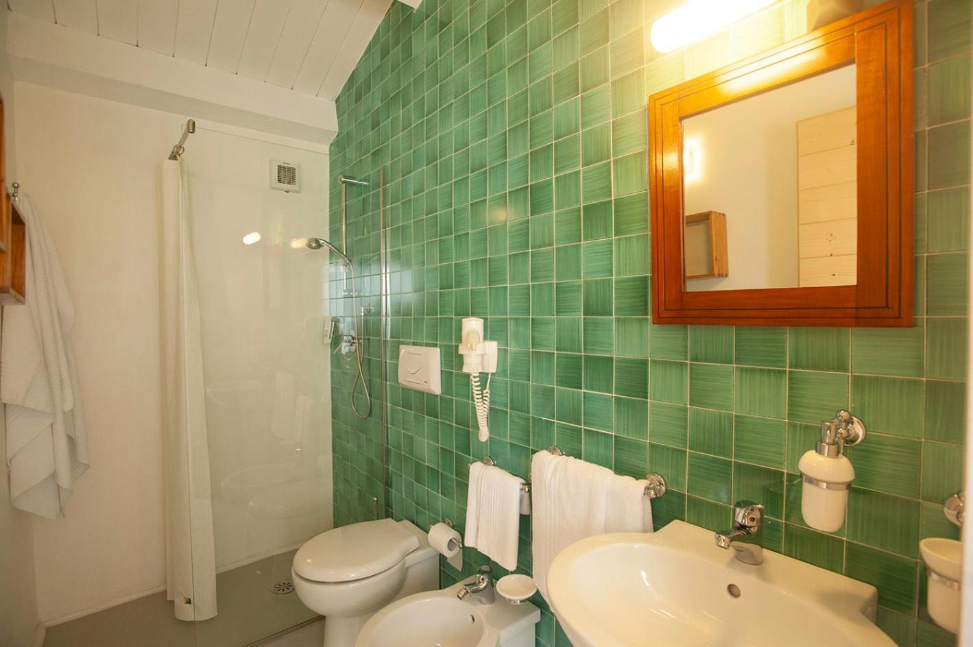 Deluxe Double Room with Sea View - Photo 3