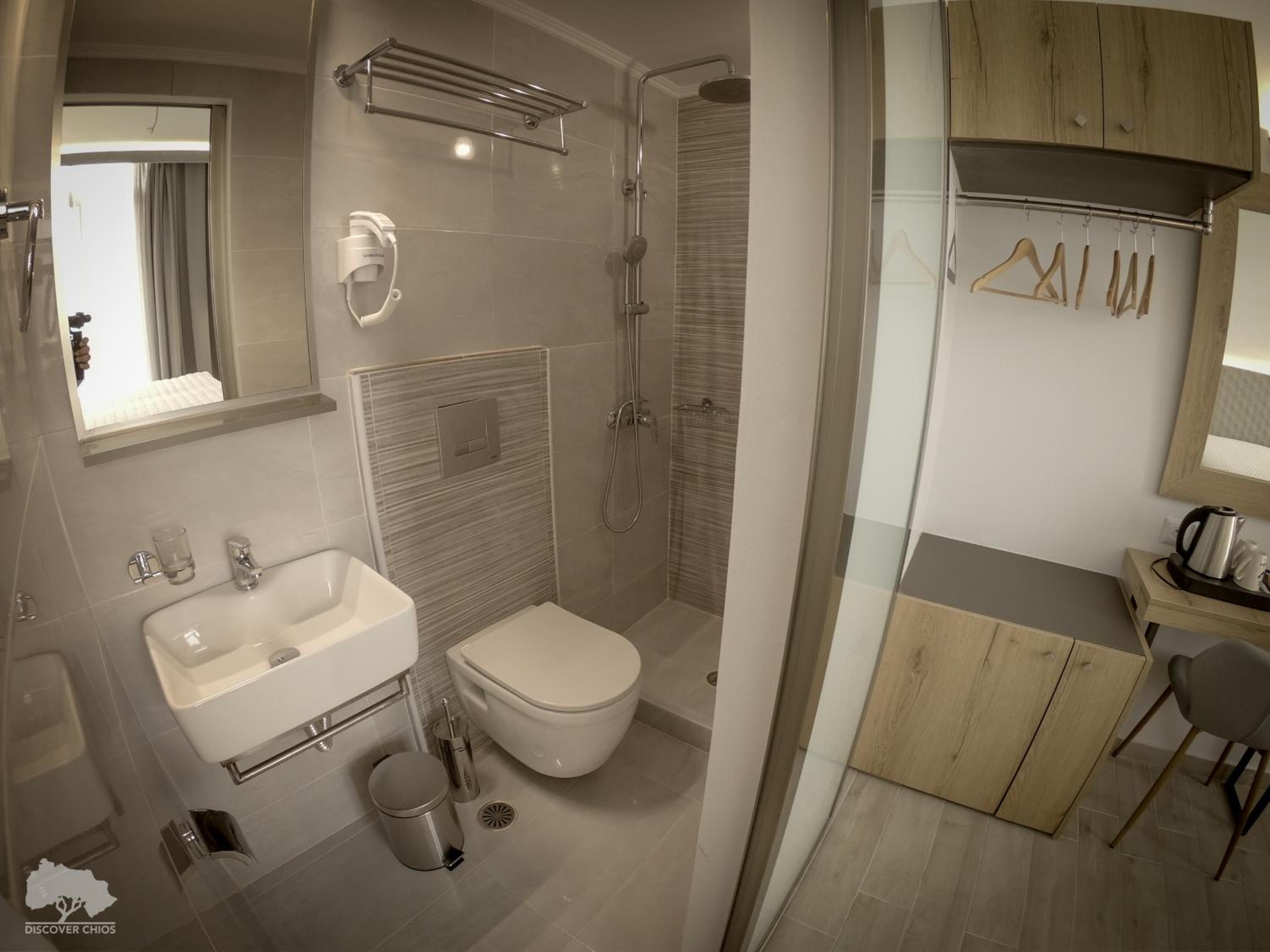 Double Room with Balcony and Sea View - Photo 12