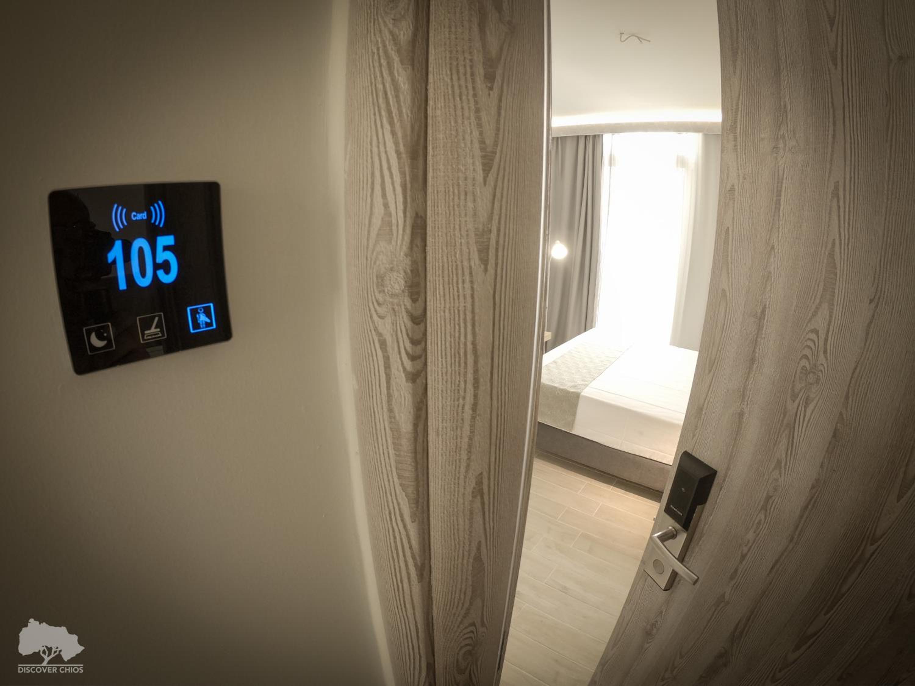 Double Room with Balcony and Sea View - Photo 13