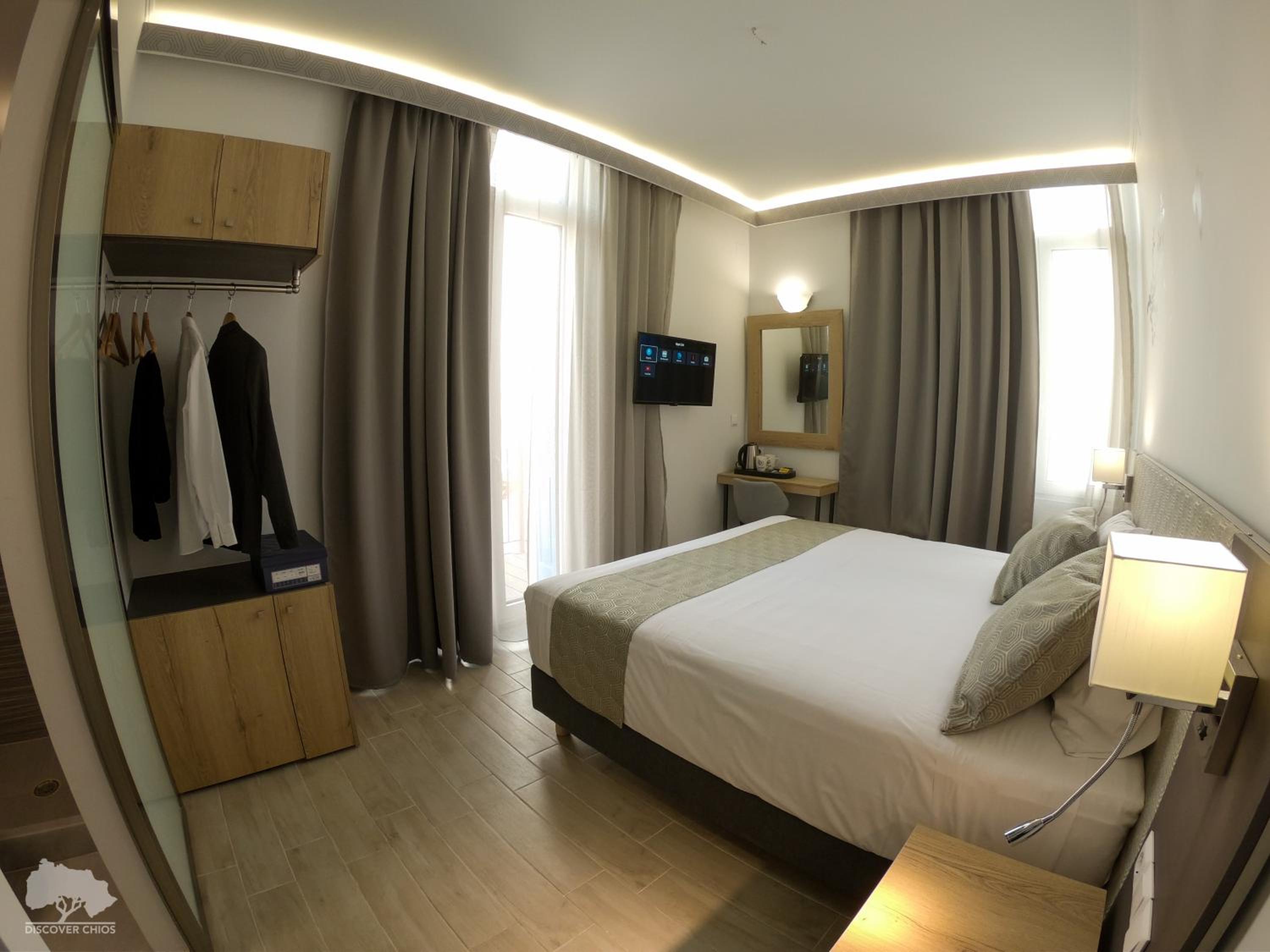 Double Room with Balcony and Sea View - Photo 14