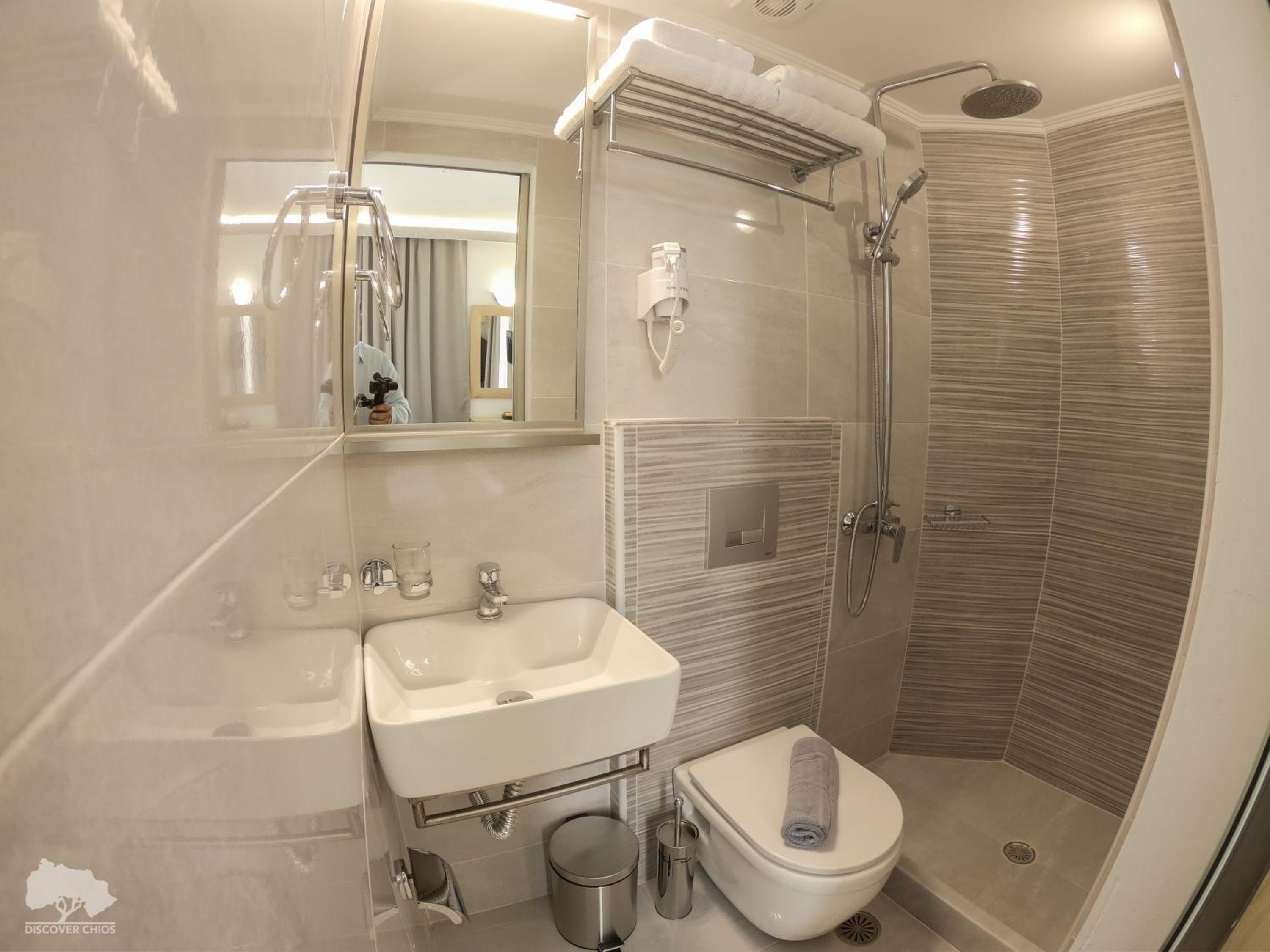 Double Room with Balcony and Sea View - Photo 5