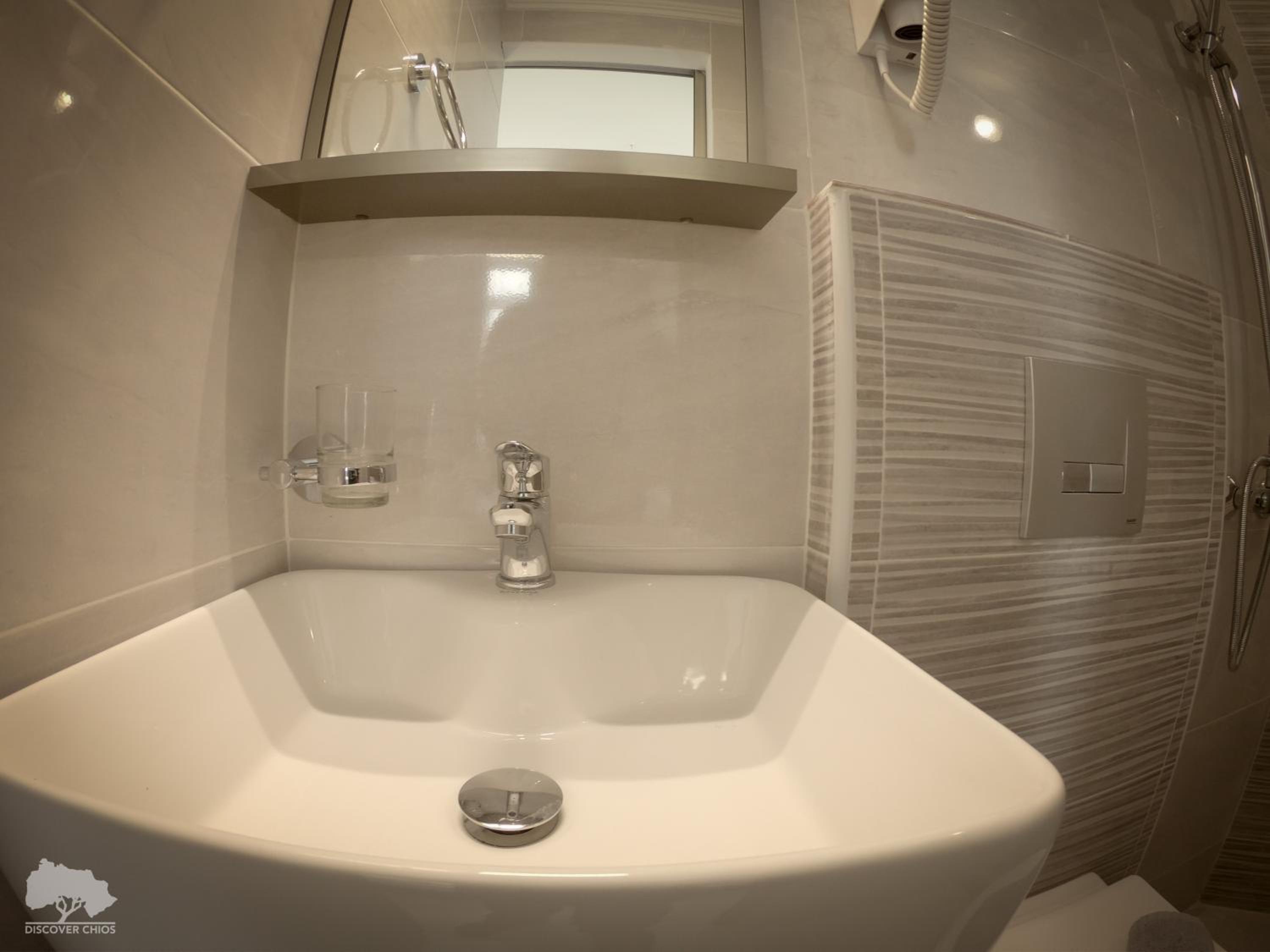 Double Room with Balcony and Sea View - Photo 7