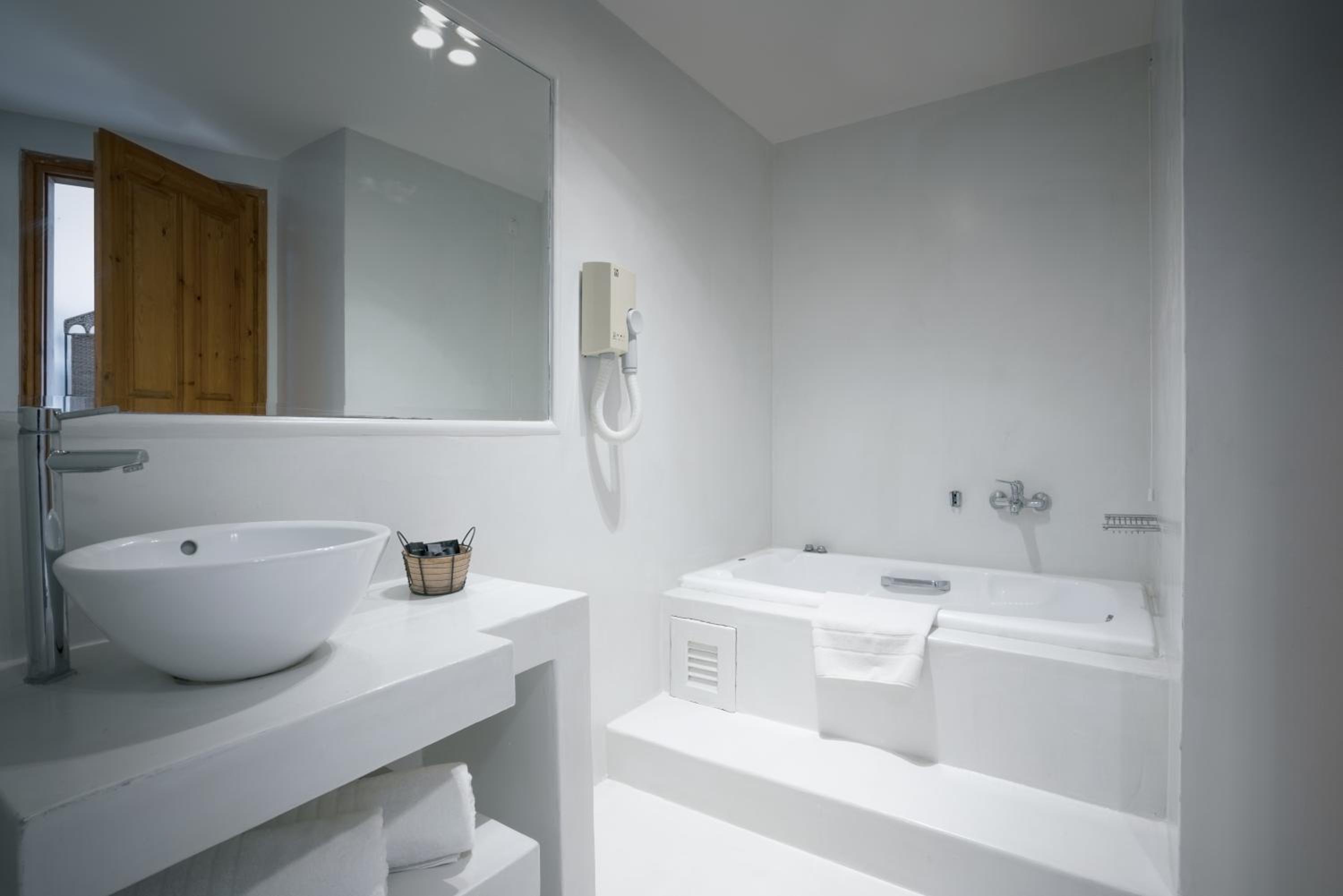 Junior Suite with Sea View - Photo 4