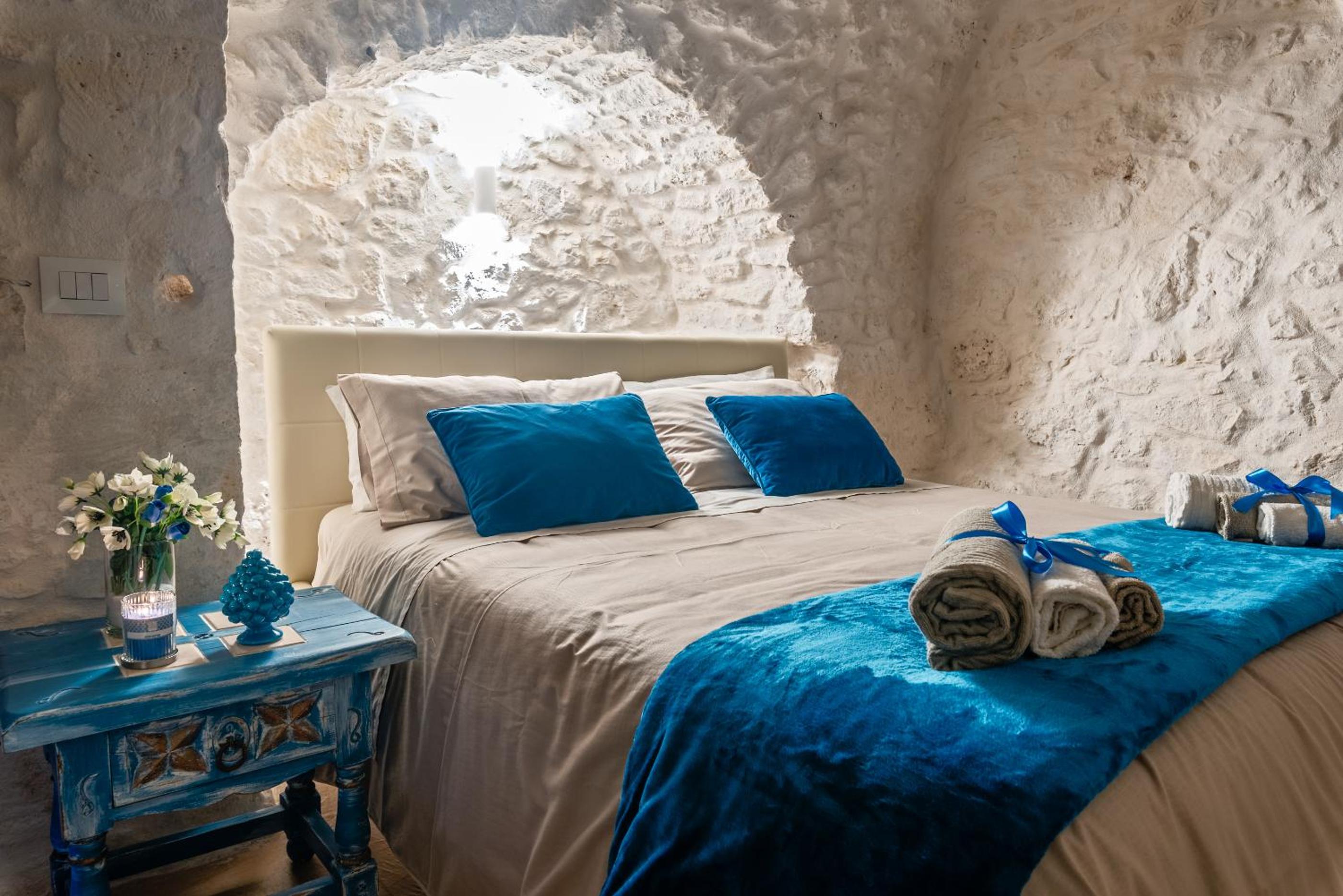 One-Bedroom House - Photo 1