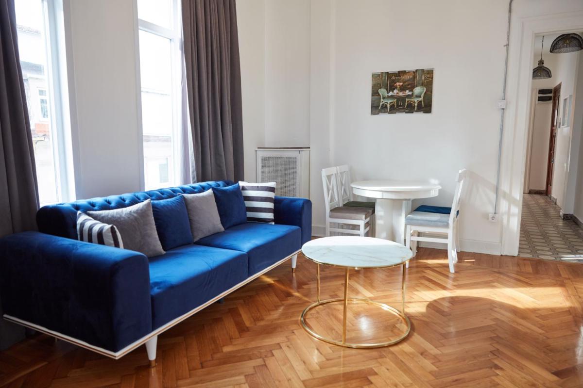 Apartment with Balcony photo 1