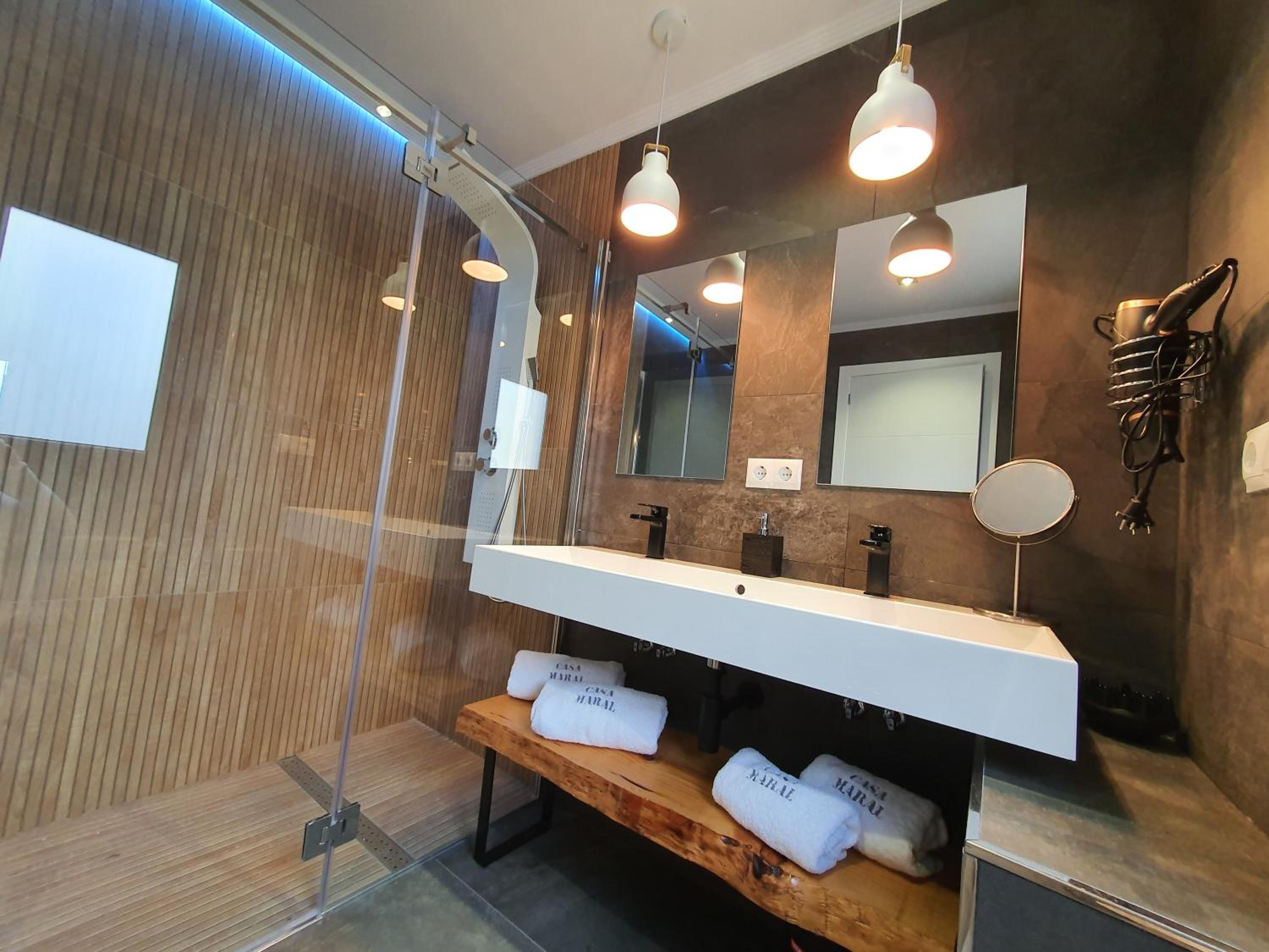 Four-Bedroom House - Photo 90