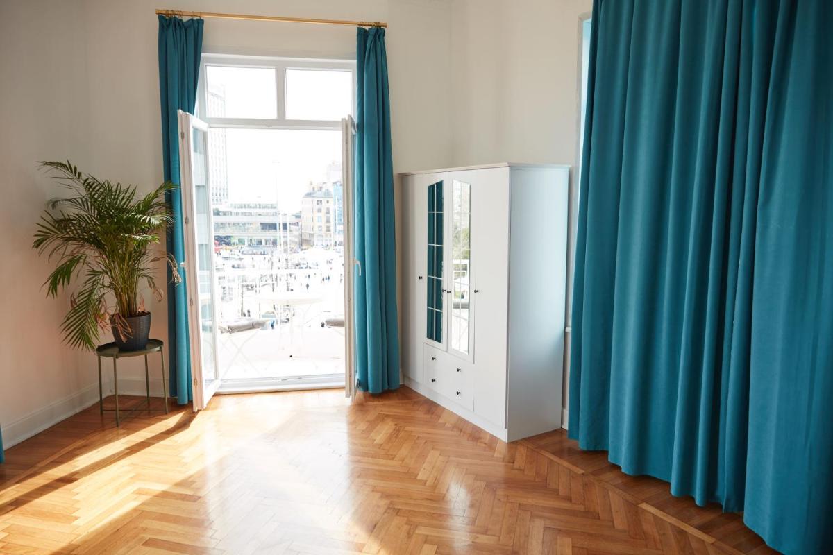 Apartment with Balcony photo 3