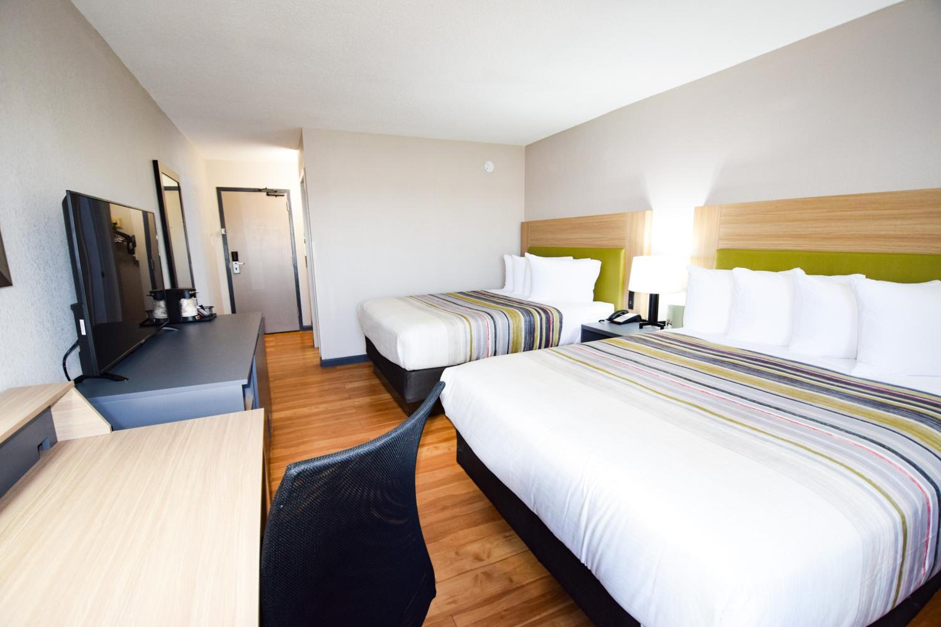 Queen Room with Two Queen Beds - Non-Smoking photo 1