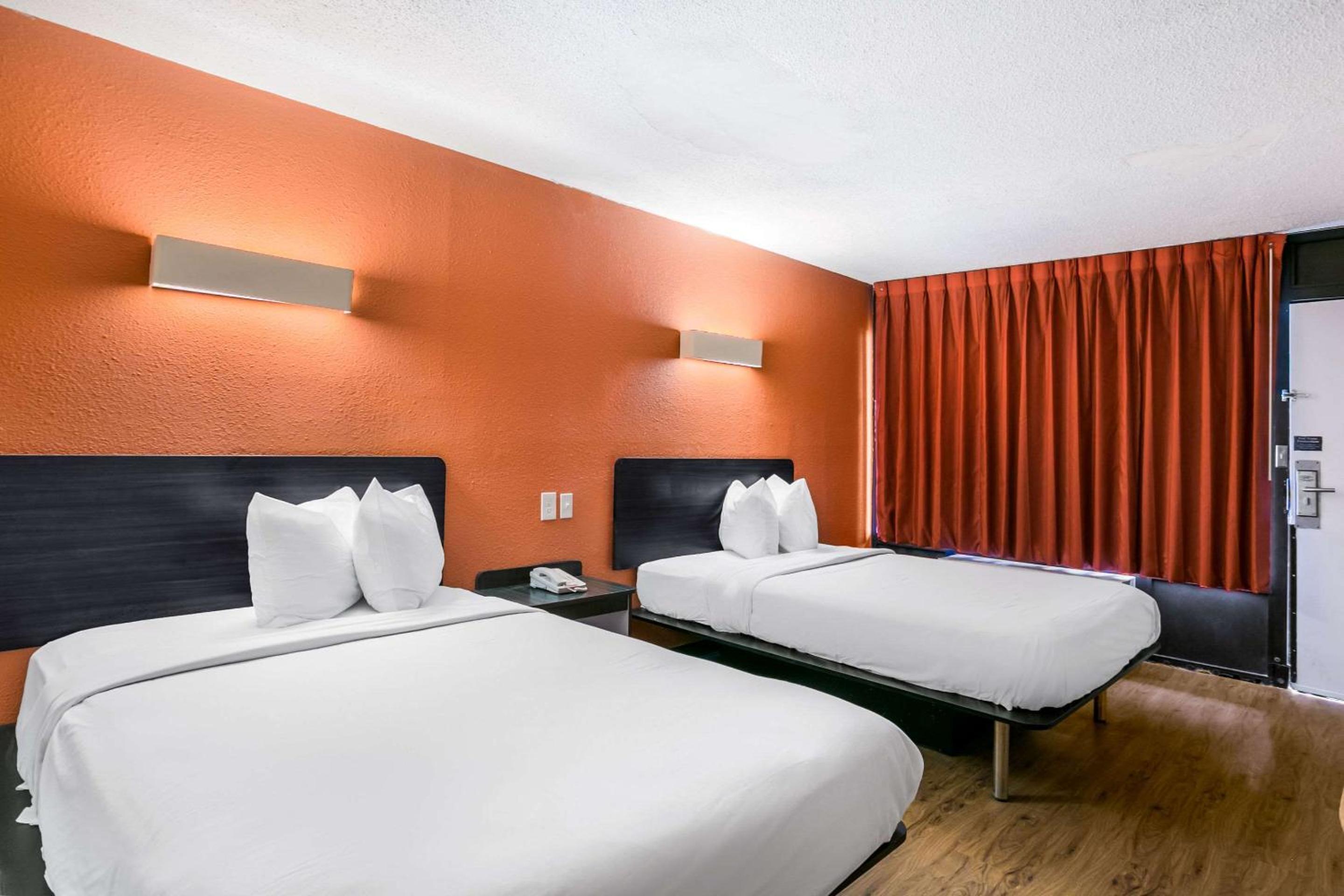 Double Room With Two Double Beds - Accessible/Smoking photo 1